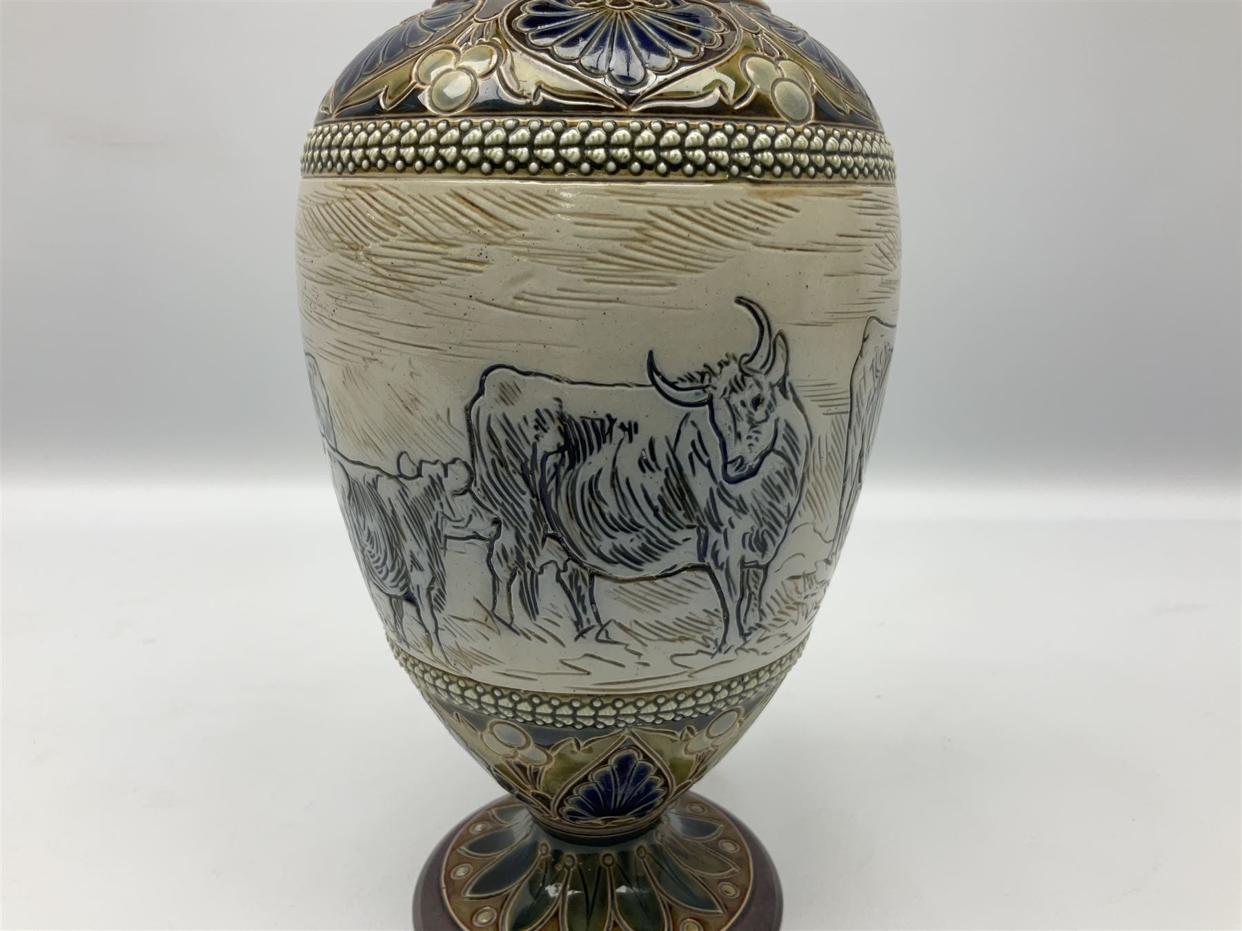 Late 19th century Doulton Lambeth sgraffito vase decorated by Hannah Barlow - Image 6 of 11