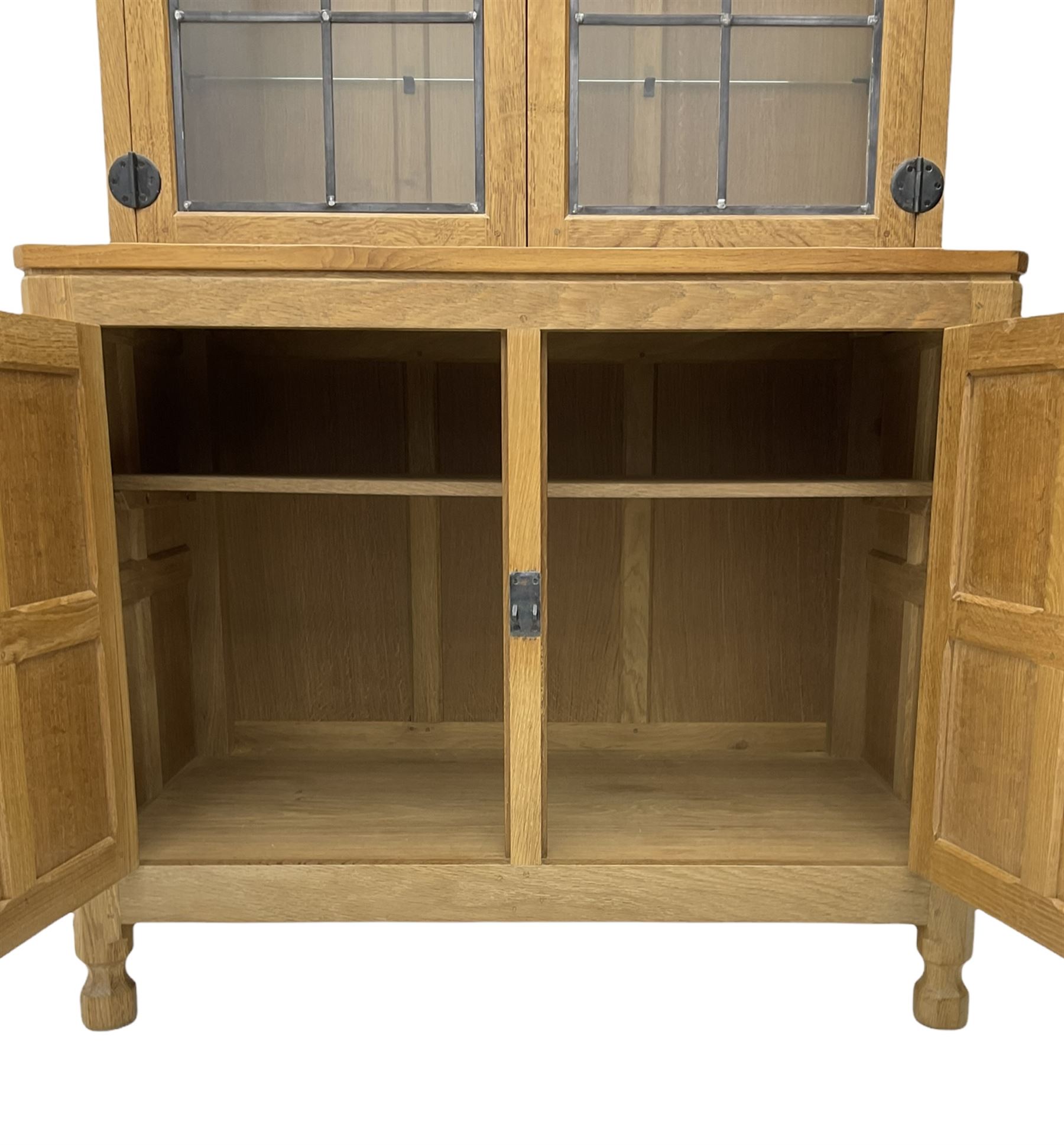'Mouseman' oak display cabinet on cupboard - Image 14 of 19