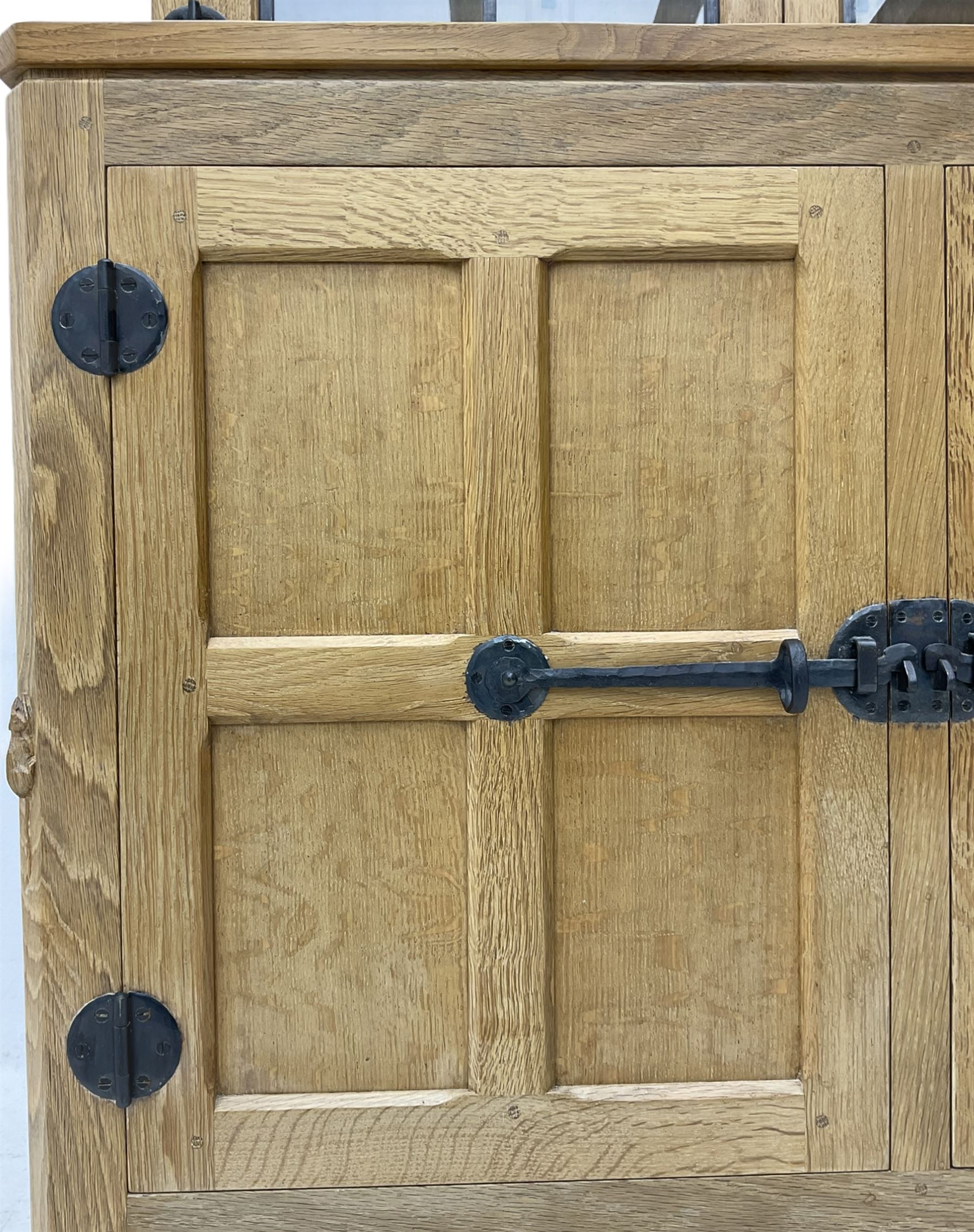 'Mouseman' oak display cabinet on cupboard - Image 7 of 19