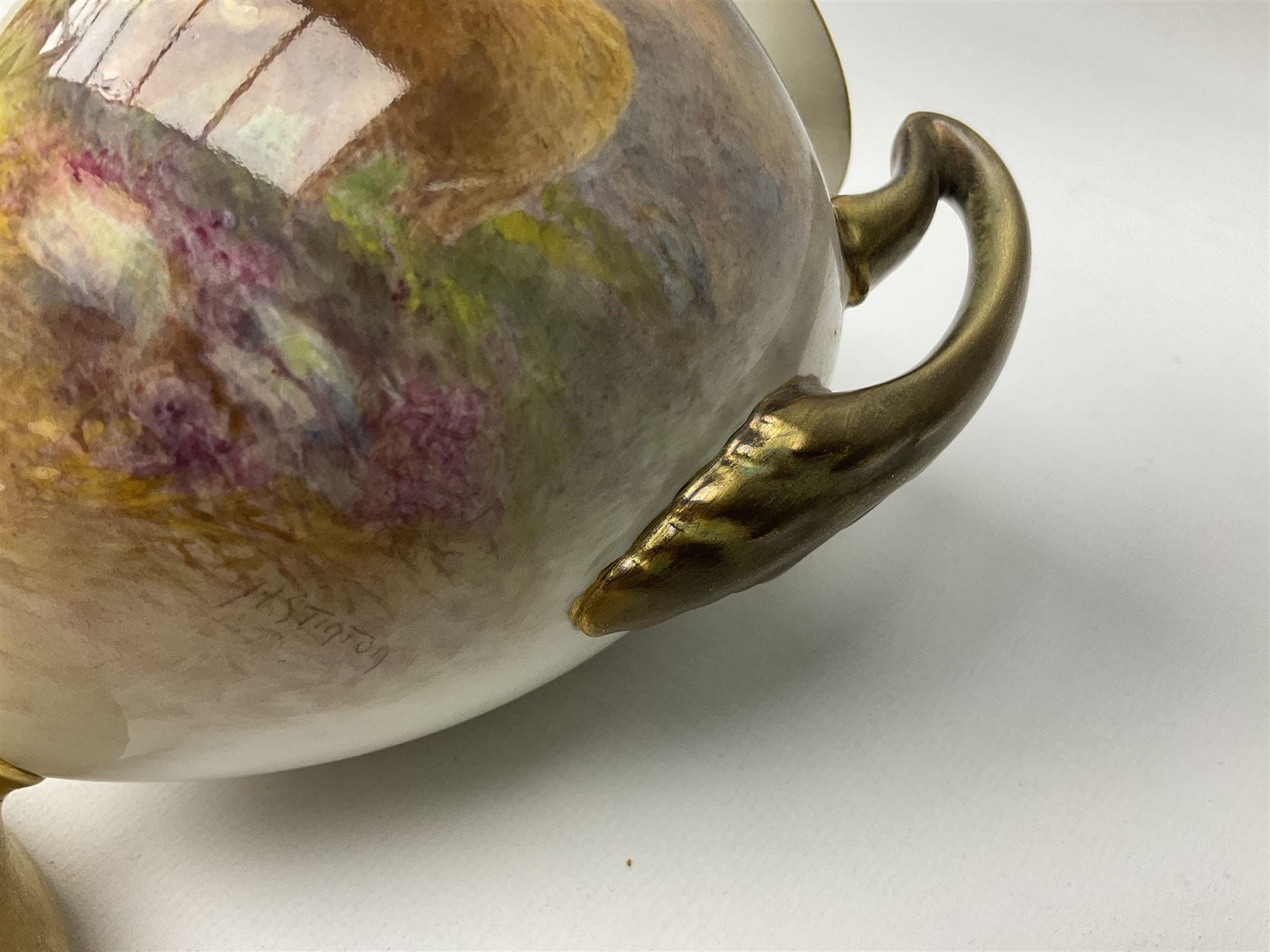 Mid 20th century Royal Worcester twin handled vase and cover decorated by Harry Stinton - Image 10 of 27