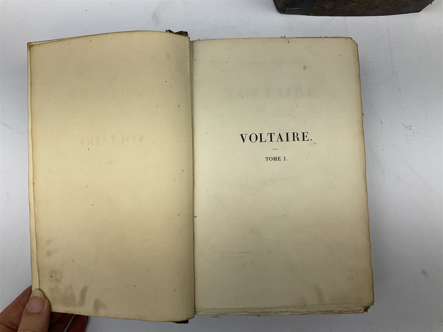 Eighteen 19th century leather bound books including Oeuvres Completes De Voltaire. 1827 Paris. Two v - Image 14 of 15