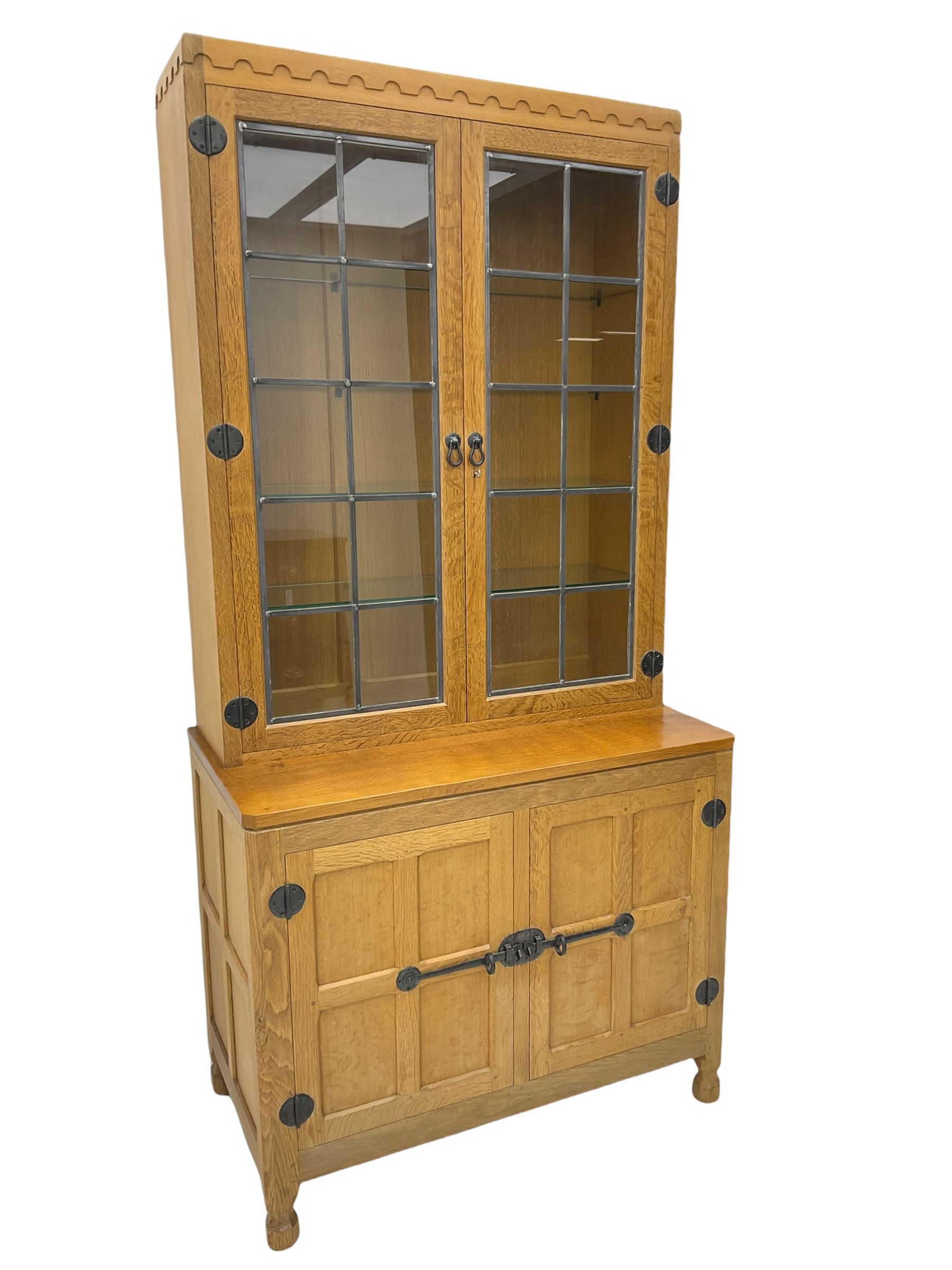 'Mouseman' oak display cabinet on cupboard - Image 4 of 19