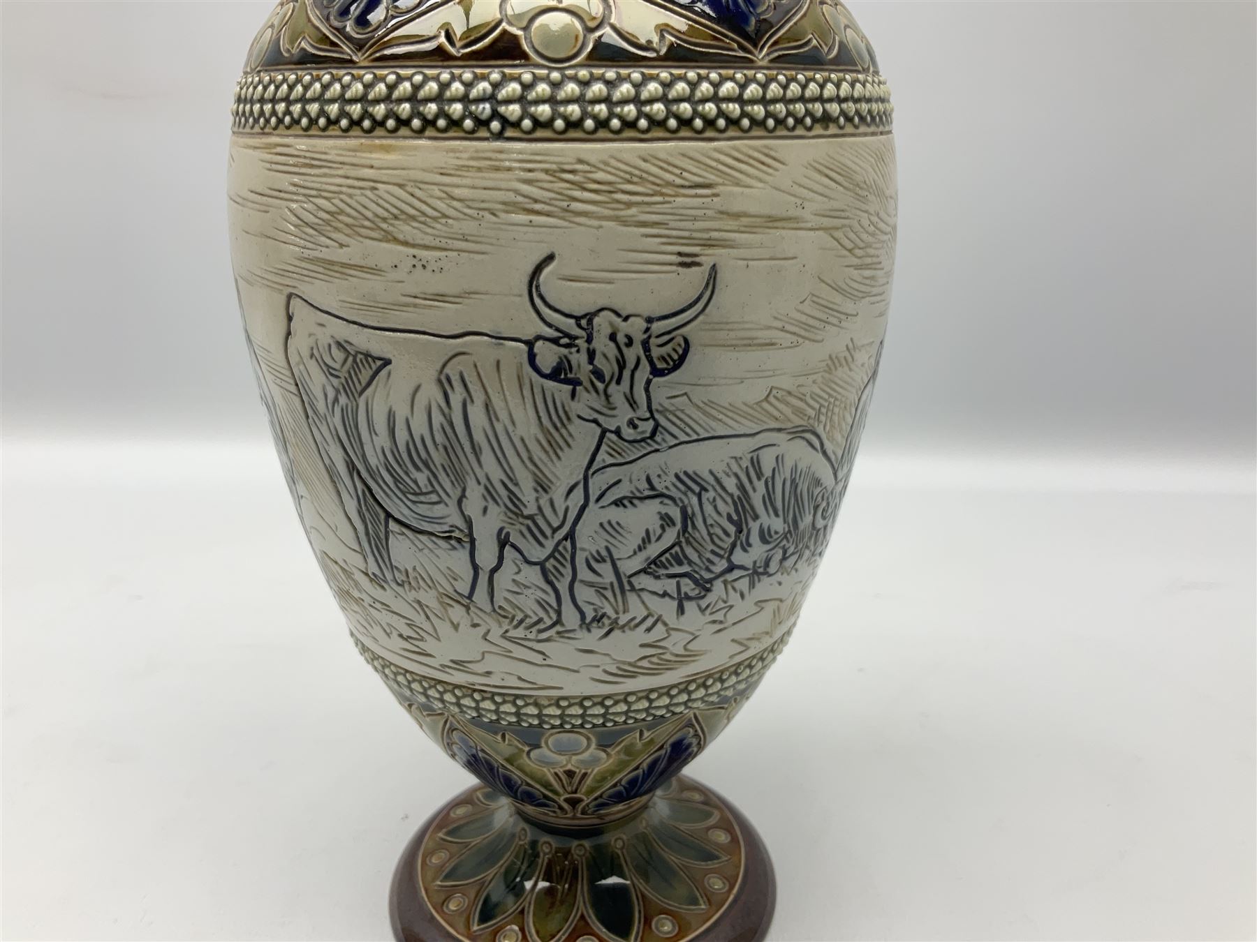 Late 19th century Doulton Lambeth sgraffito vase decorated by Hannah Barlow - Image 7 of 11