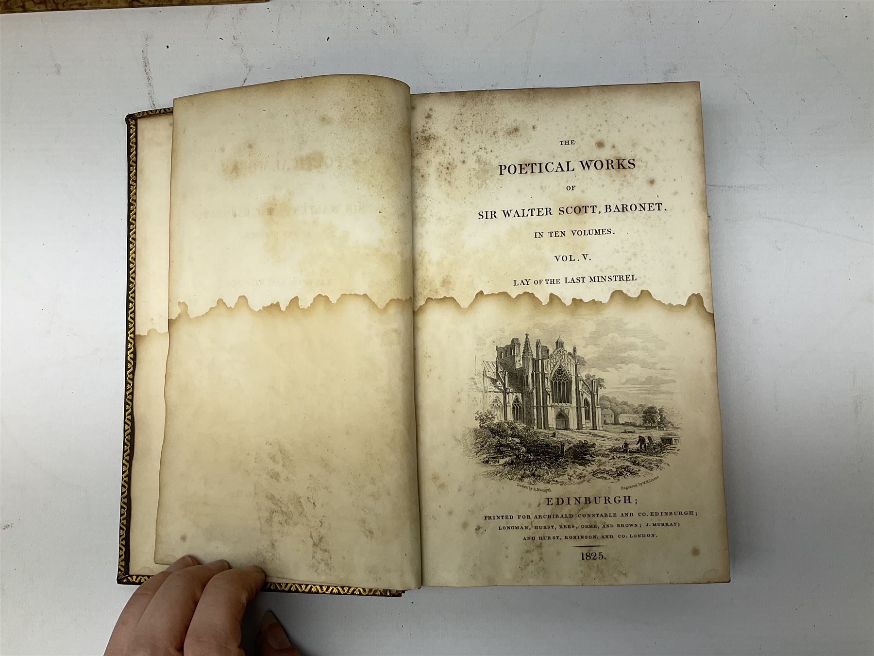 Twenty 18th/19th century leather bound books including part sets of Oeuvres De Messire Jacques-Benig - Image 15 of 15