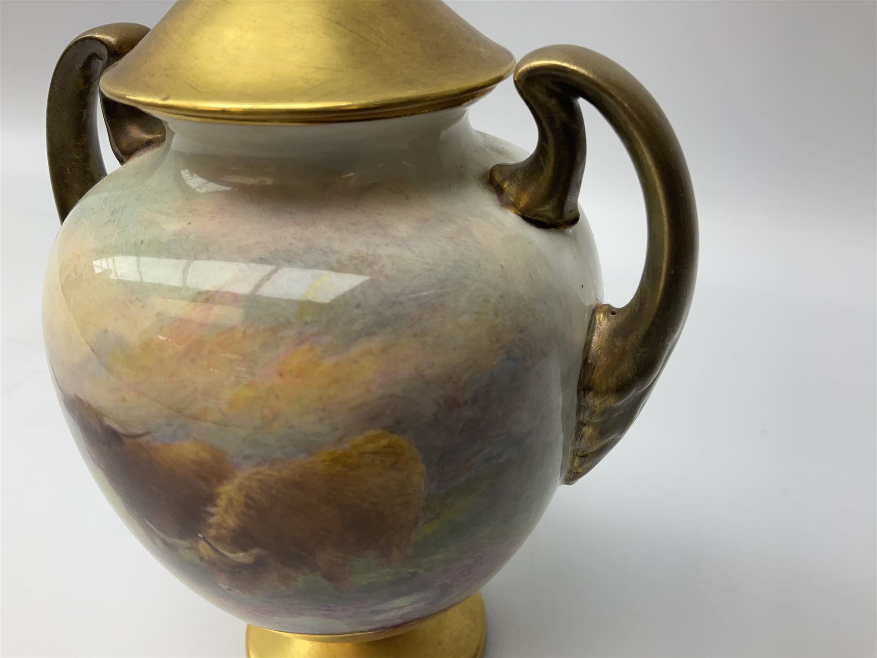 Mid 20th century Royal Worcester twin handled vase and cover decorated by Harry Stinton - Image 5 of 27