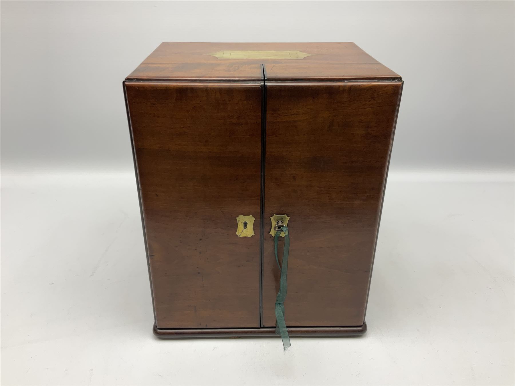 19th century mahogany travelling apothecary cabinet - Image 15 of 18