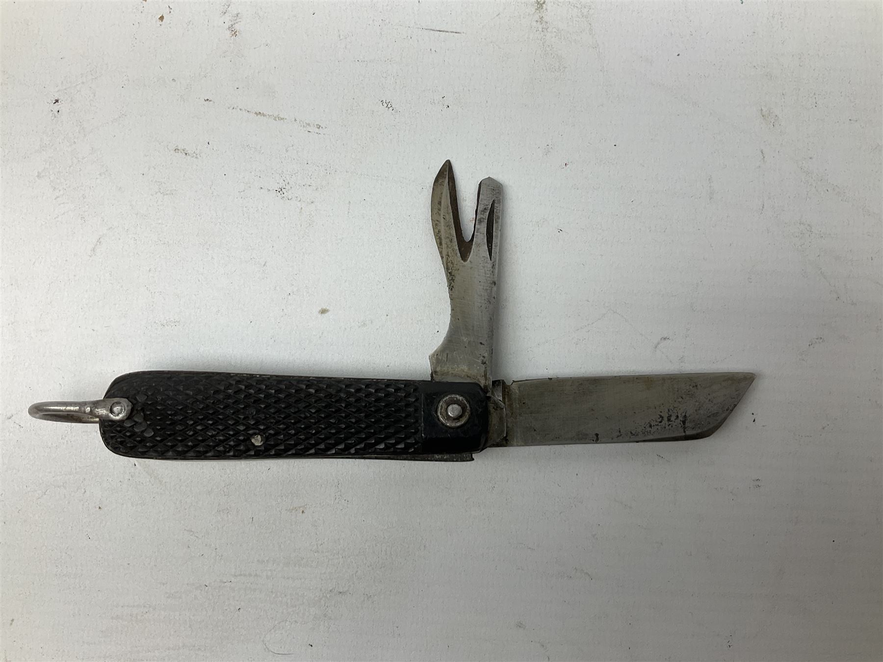 WW2 British army folding jack/clasp knife with blade and can opener marked with broad arrow and date - Image 7 of 21