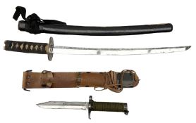 Japanese wakasashi short sword with 47.5cm curving steel blade