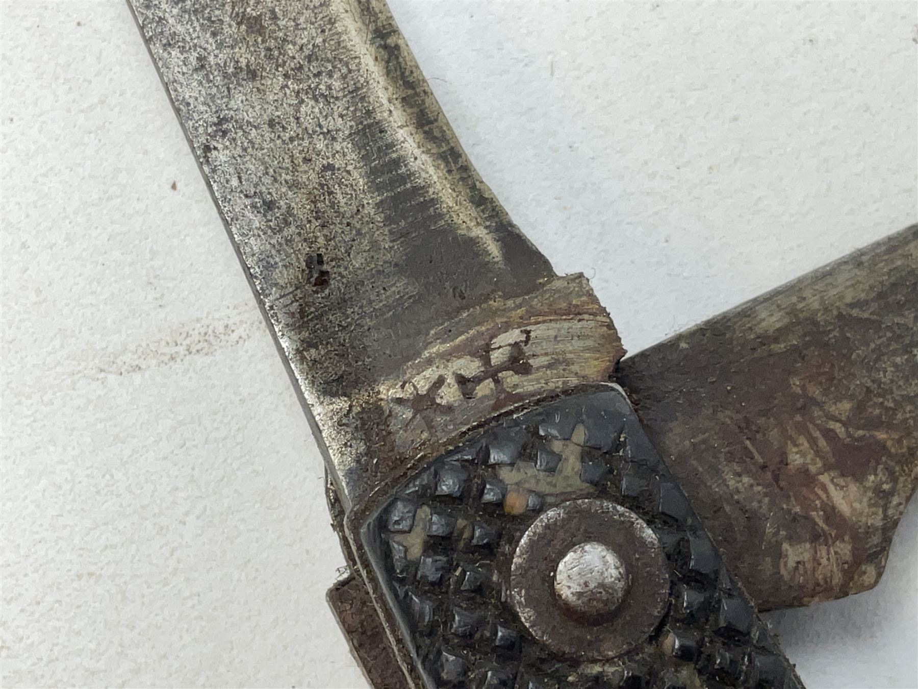 WW2 British army folding jack/clasp knife with blade and can opener marked with broad arrow and date - Image 7 of 16