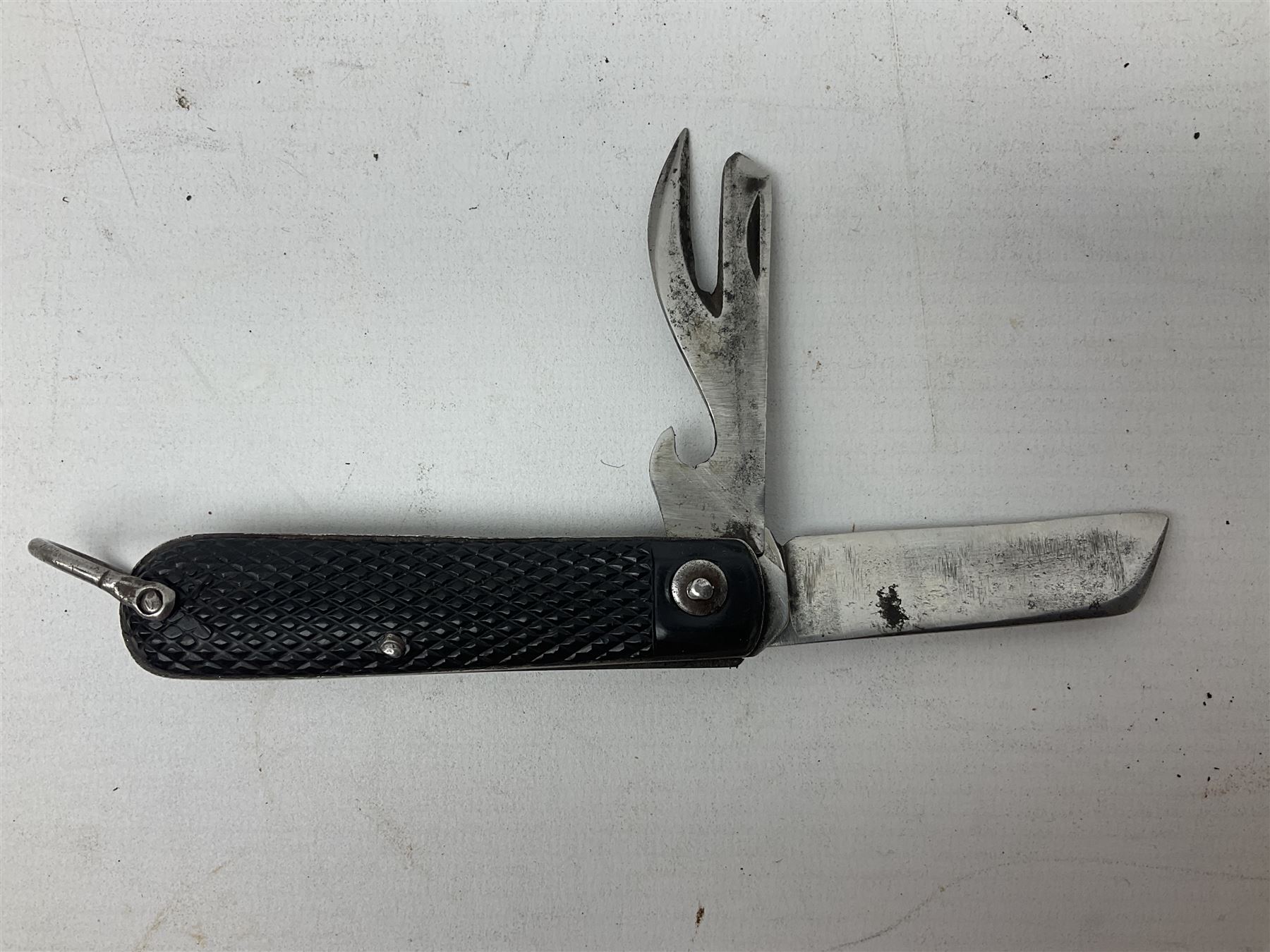 WW2 British army folding jack/clasp knife with blade and can opener marked with broad arrow and date - Image 14 of 16