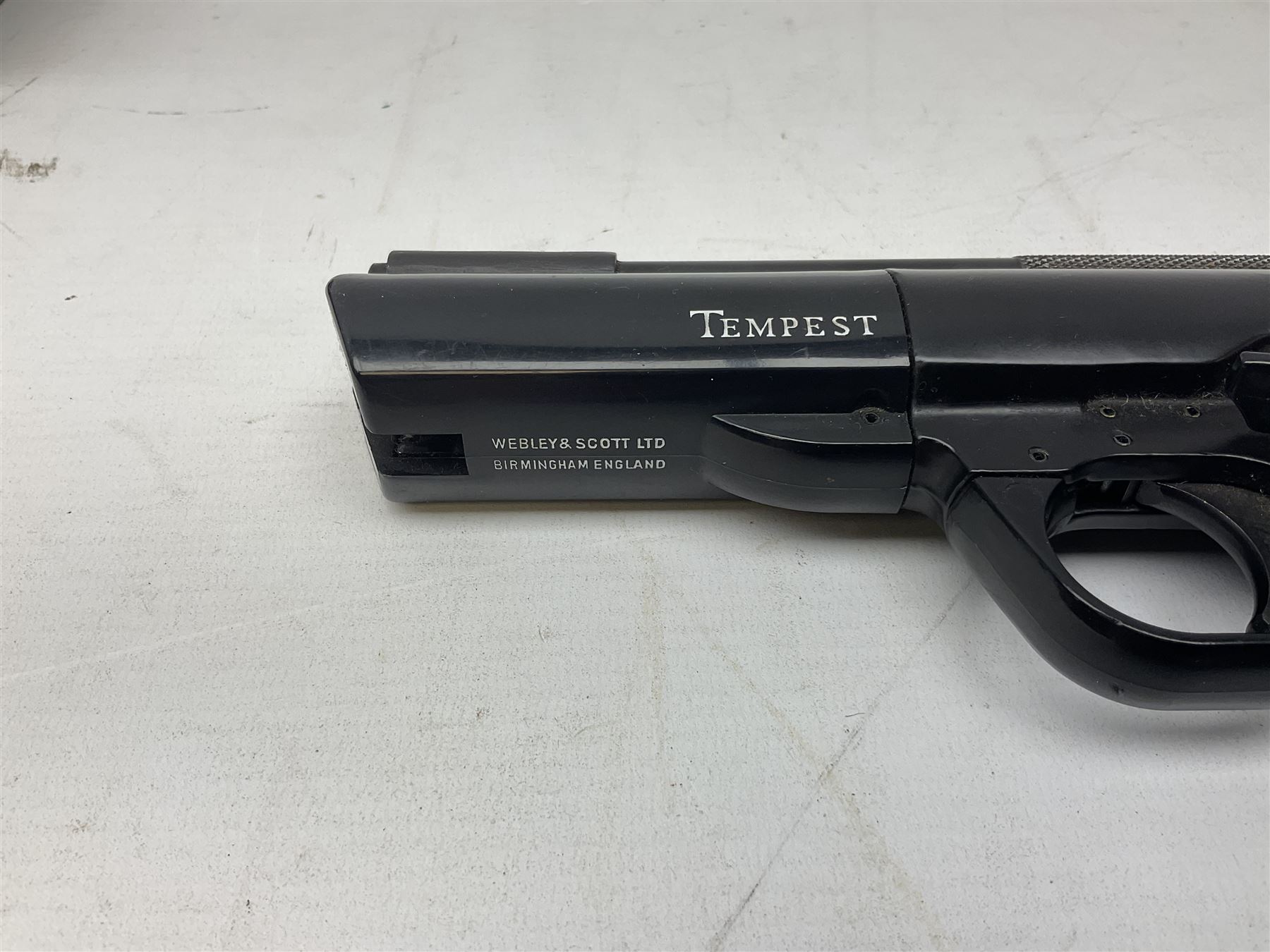 Webley Tempest .22 air pistol with top lever action L26cm; in original box with tin of pellets - Image 9 of 13