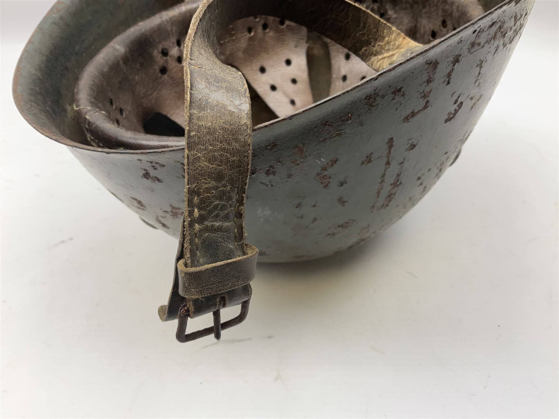 WWII Italian steel helmet with liner and chin strap - Image 13 of 15