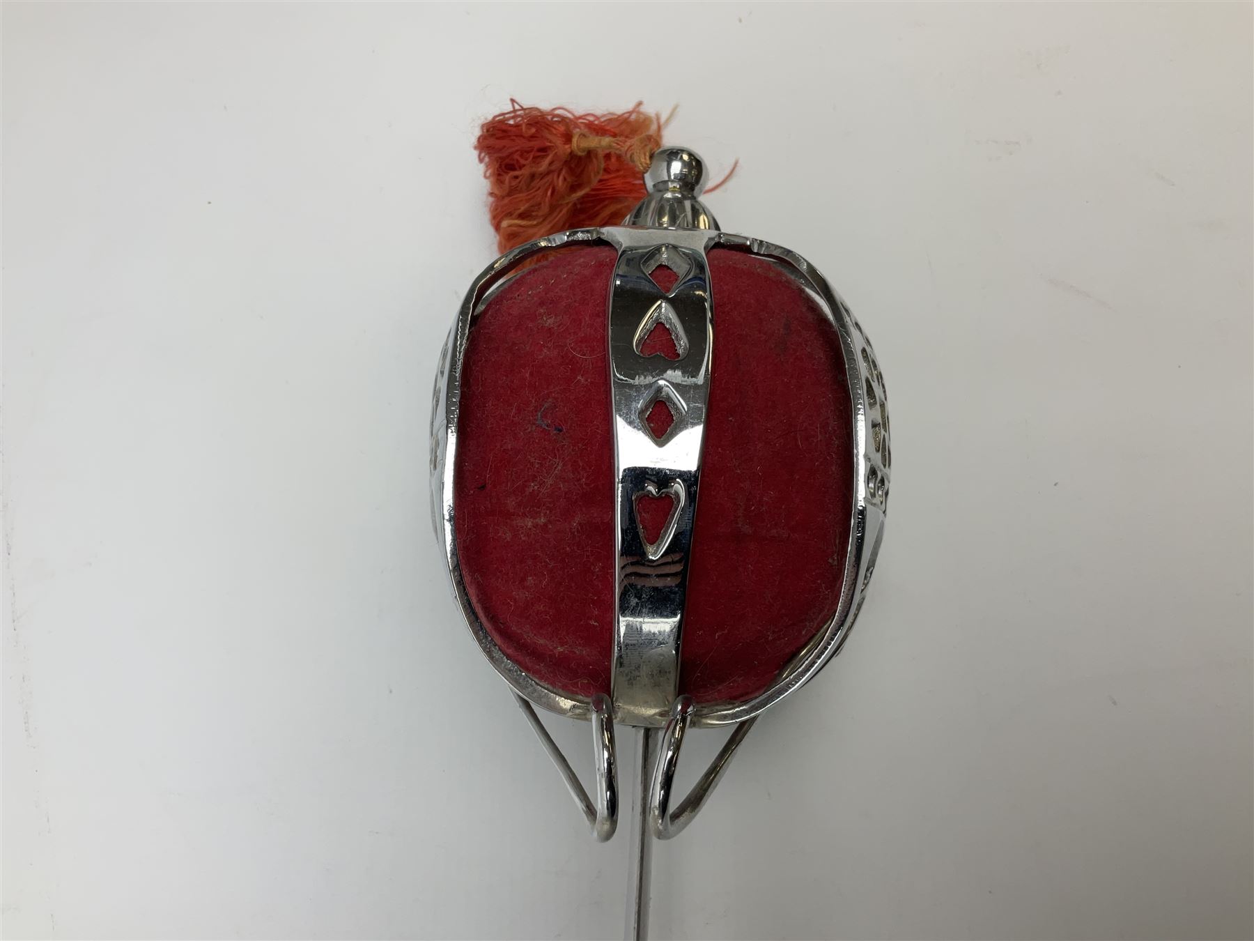 Reproduction Scottish basket hilted broadsword with 85cm double edged steel blade and red lined bask - Image 7 of 27