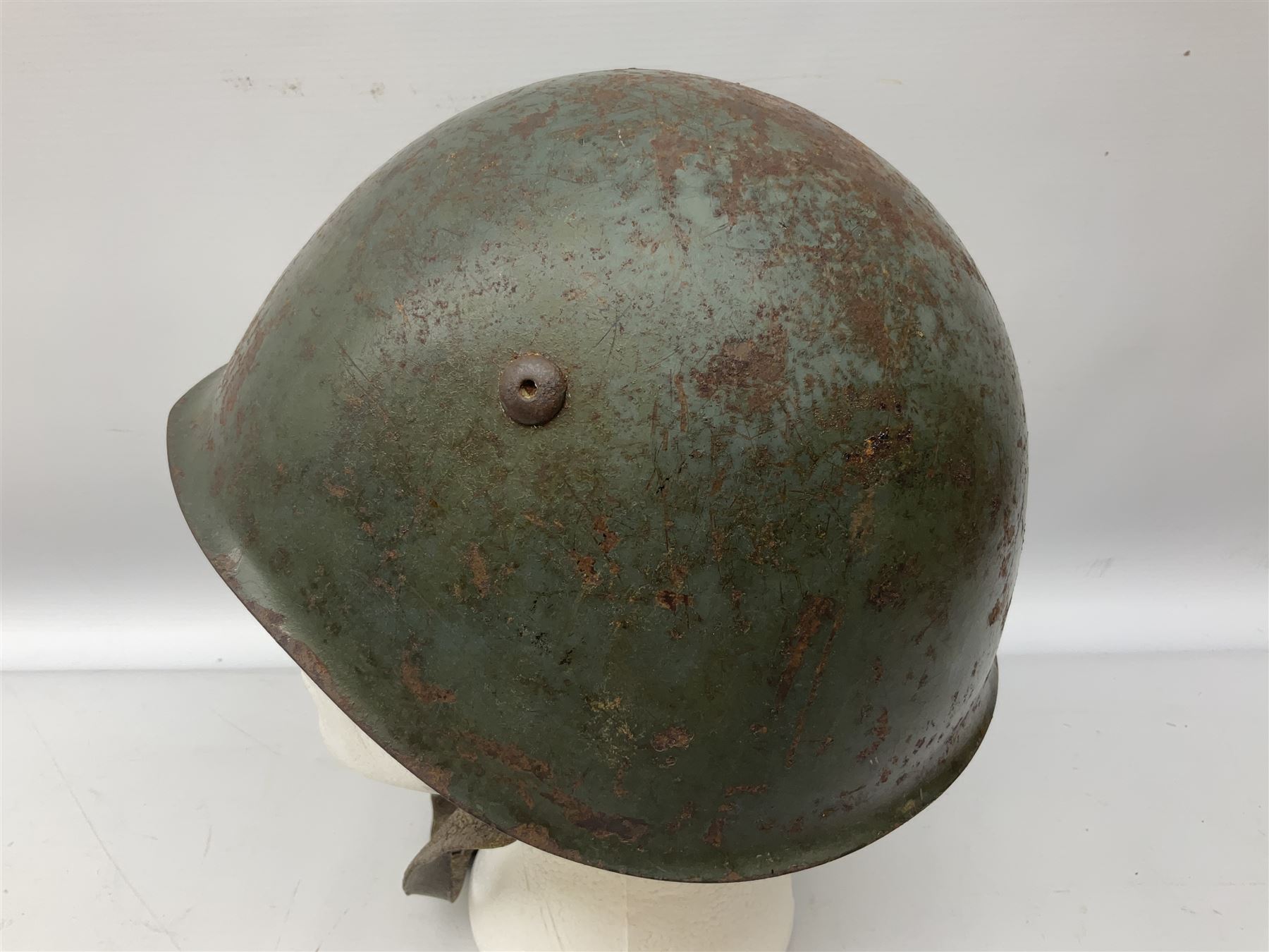 WWII Italian steel helmet with liner and chin strap - Image 3 of 15