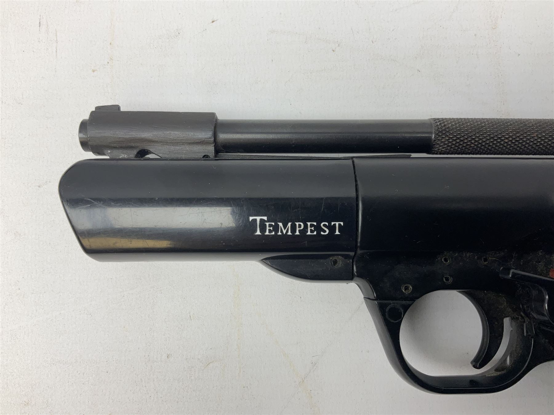 Webley Tempest .22 air pistol with top lever action L26cm; in original box with tin of pellets - Image 5 of 13