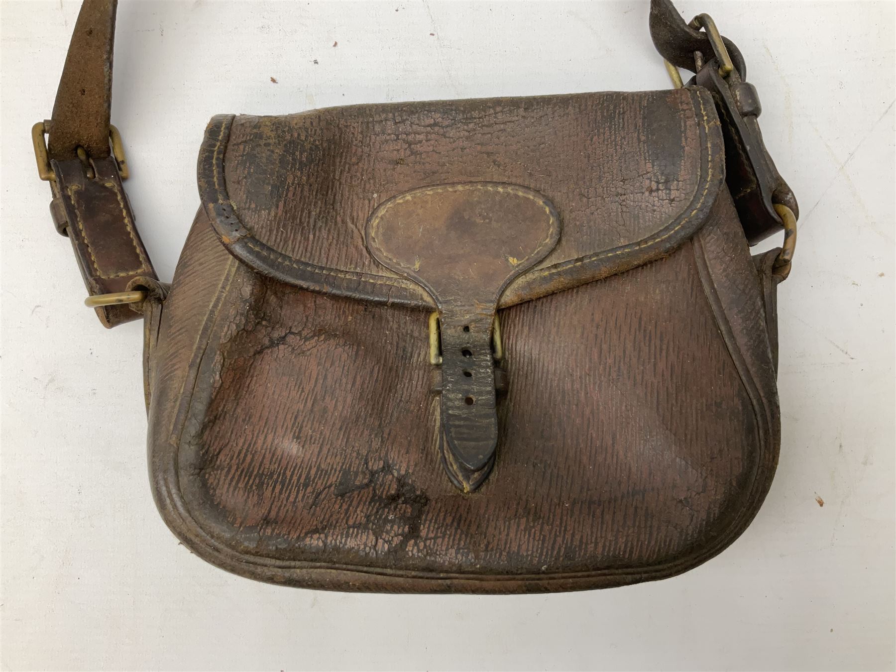 Fleece lined leather gun sling with former owners brass plaque L117cm - Image 25 of 30