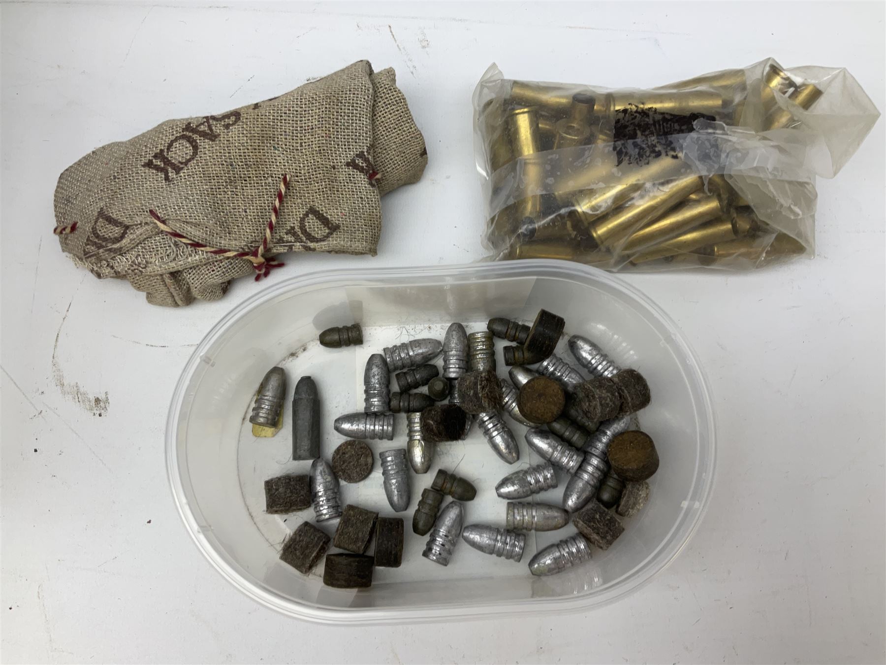 Tin deed box containing quantity of various gauge cartridge re-loading materials including brass cas - Image 10 of 12