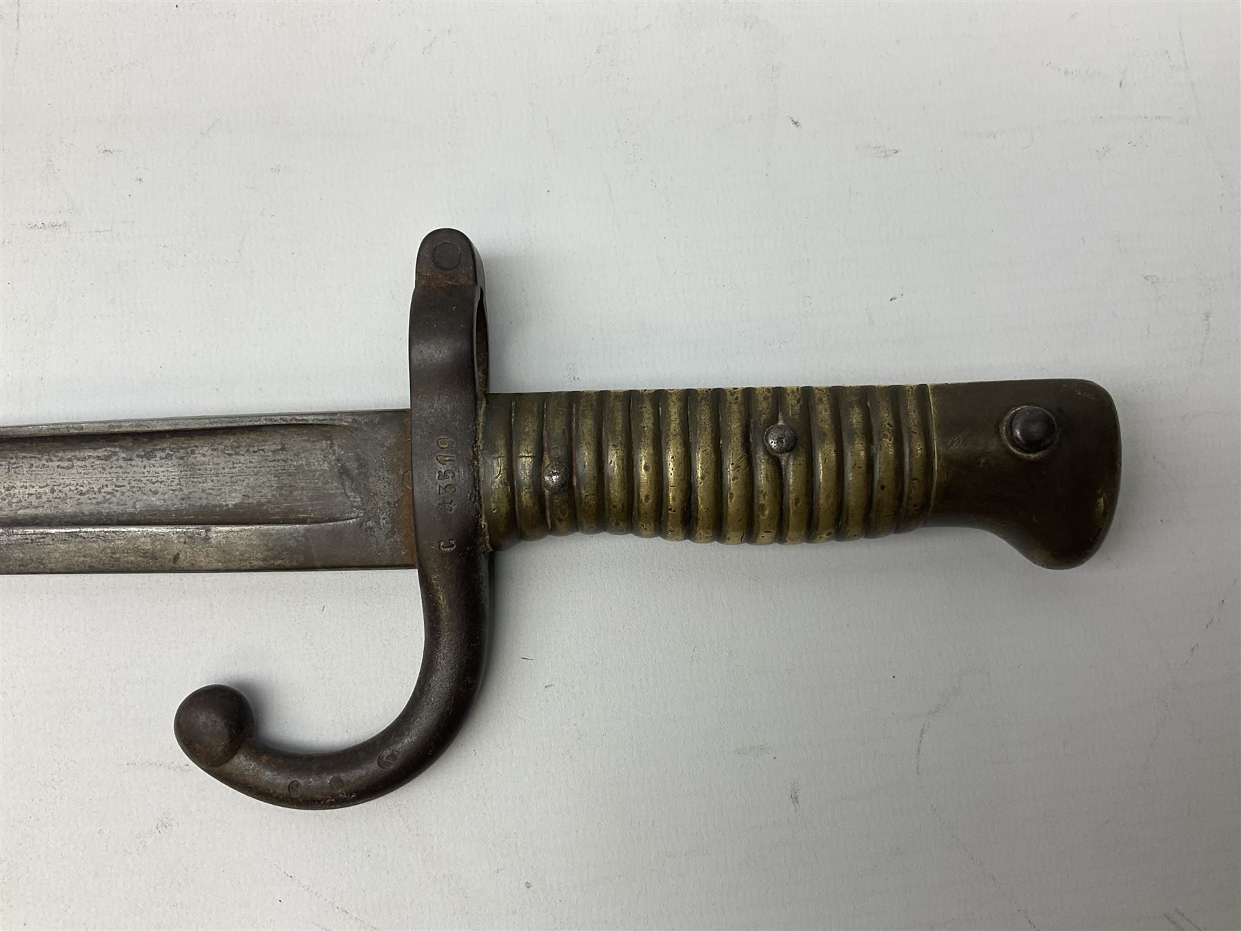 French 1866 pattern sabre bayonet with 57cm fullered steel curving blade dated 1872 - Image 7 of 19