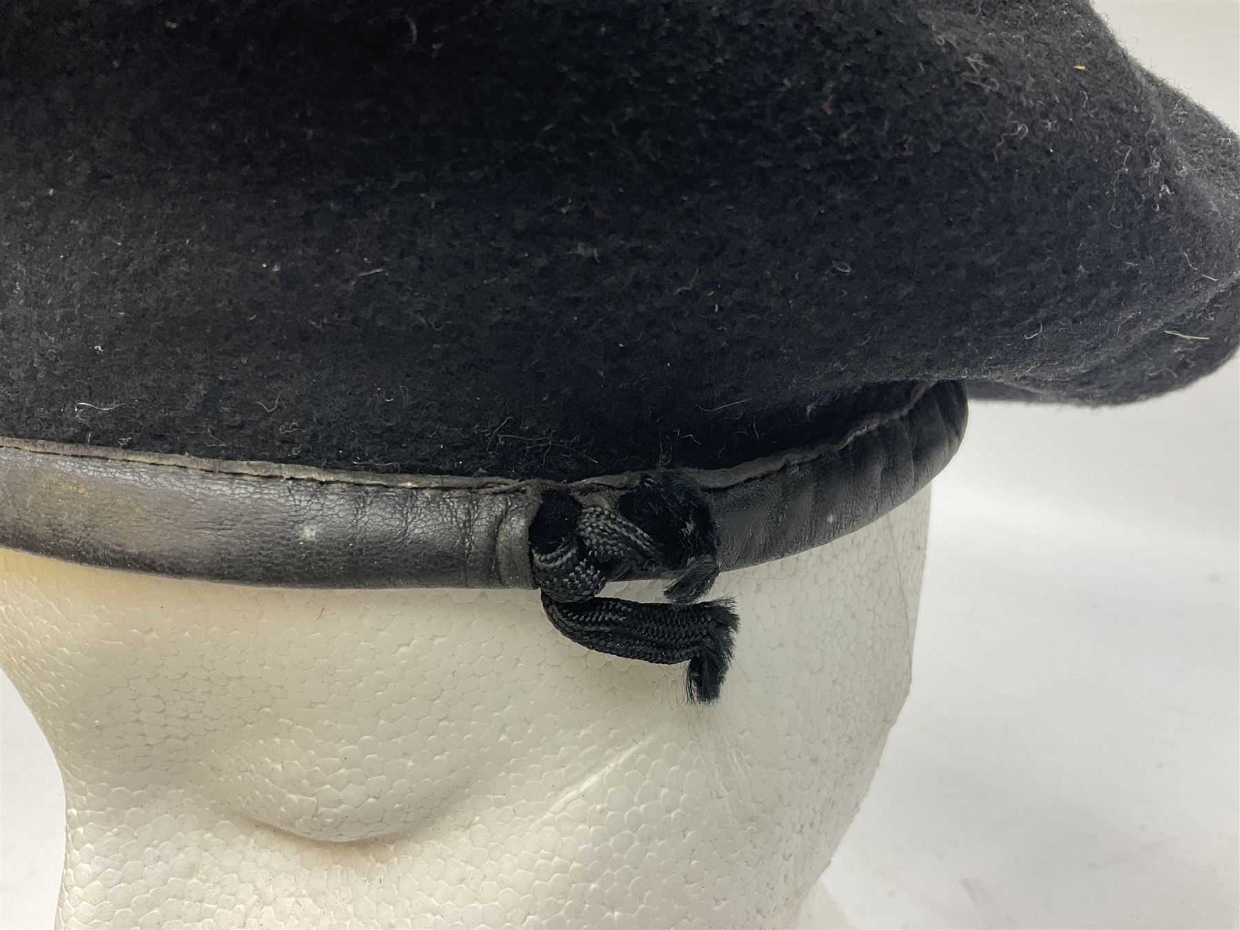 WW2 British black felt beret with Pioneer Corps cap badge - Image 4 of 18