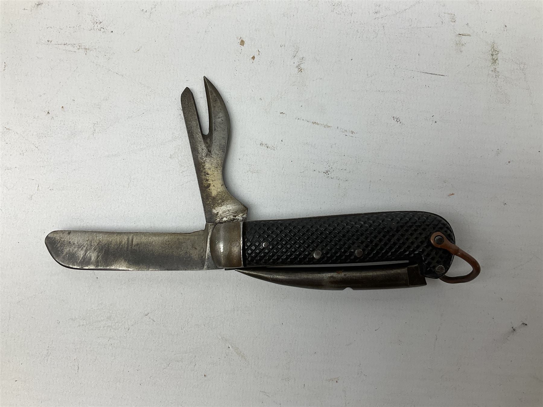 WW2 British army folding jack/clasp knife with blade and can opener marked with broad arrow and date - Image 4 of 21