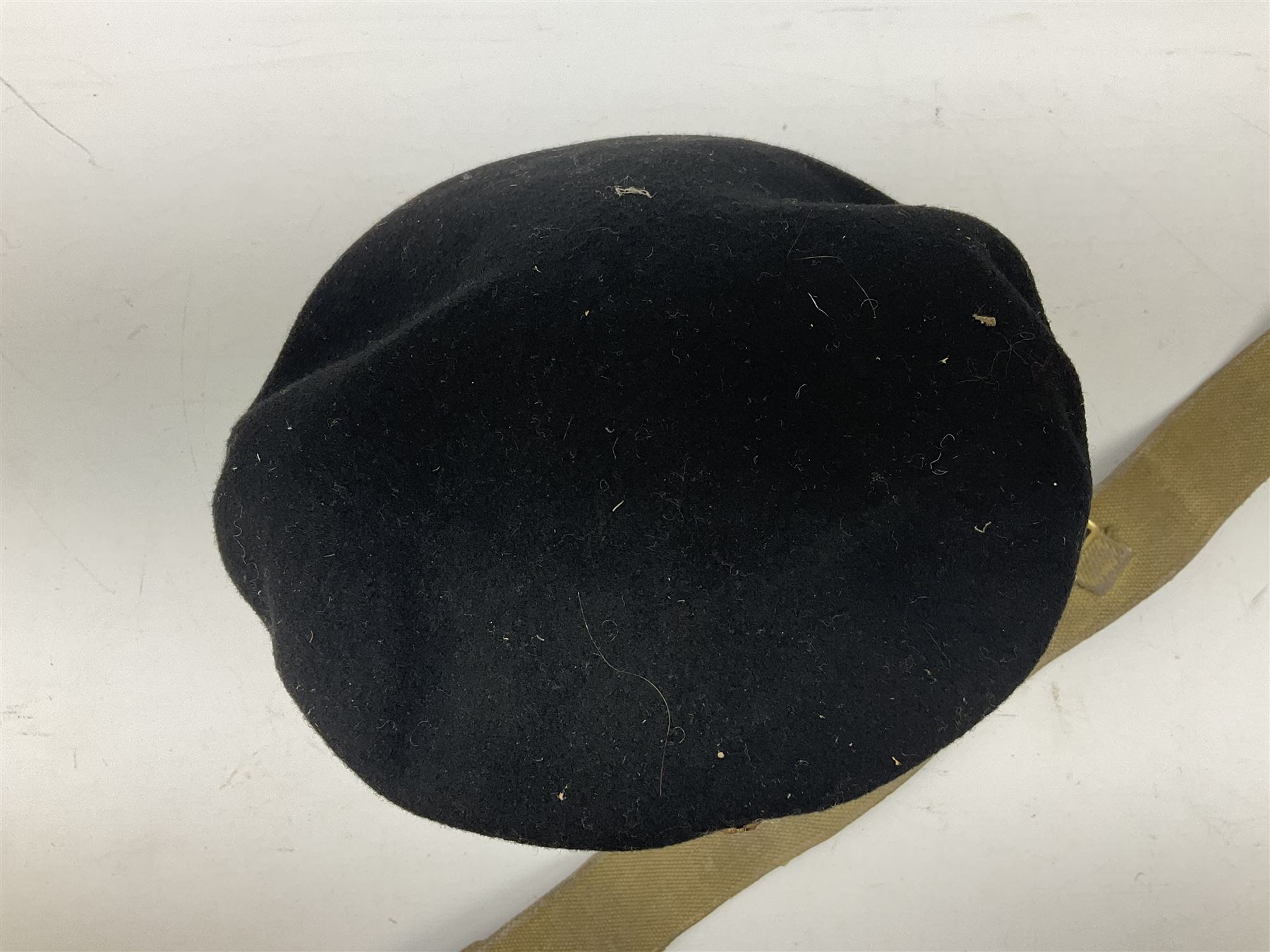 WW2 British black felt beret with Pioneer Corps cap badge - Image 5 of 18