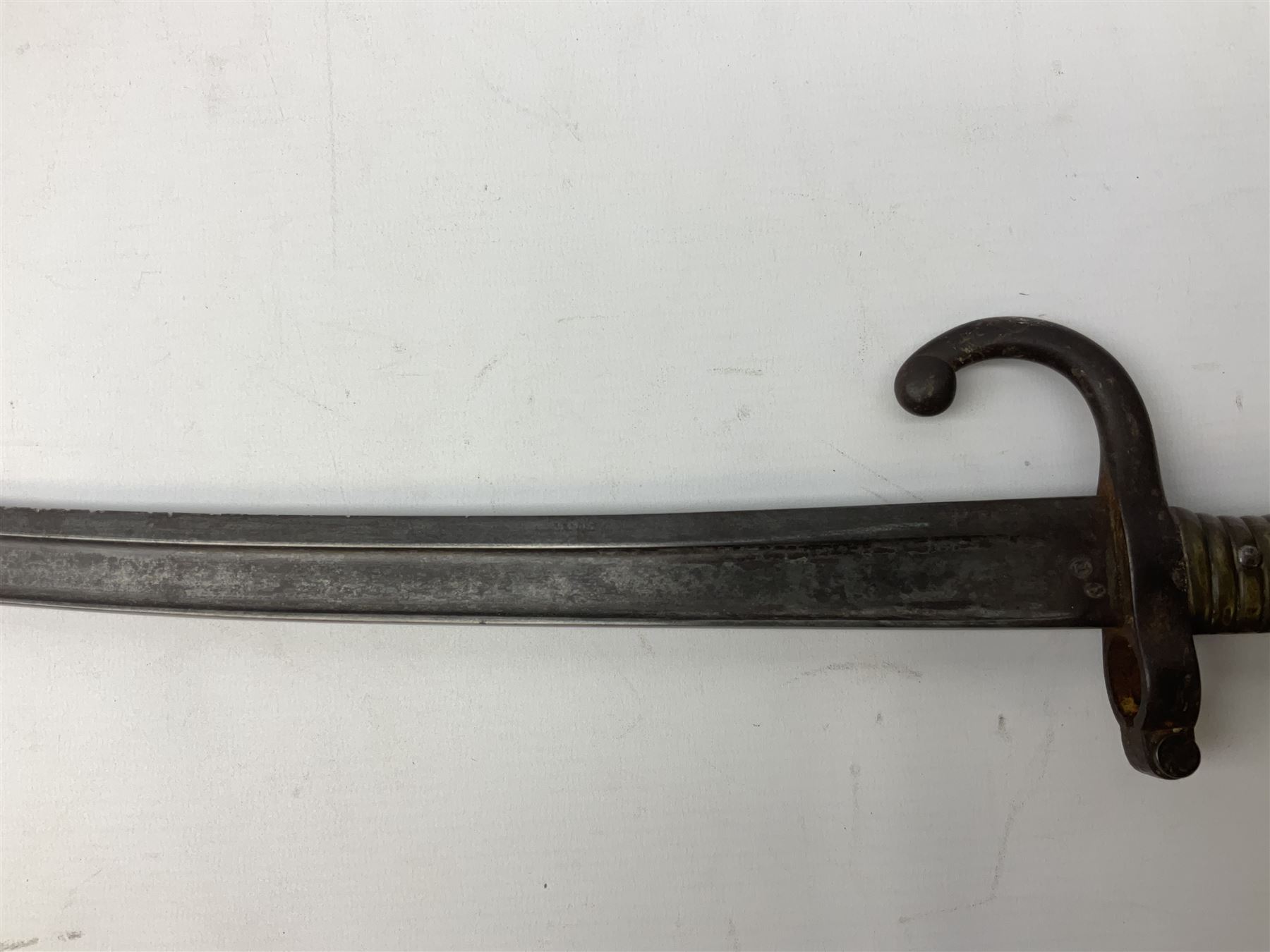 French 1866 pattern sabre bayonet with 57cm fullered steel curving blade dated 1872 - Image 15 of 19