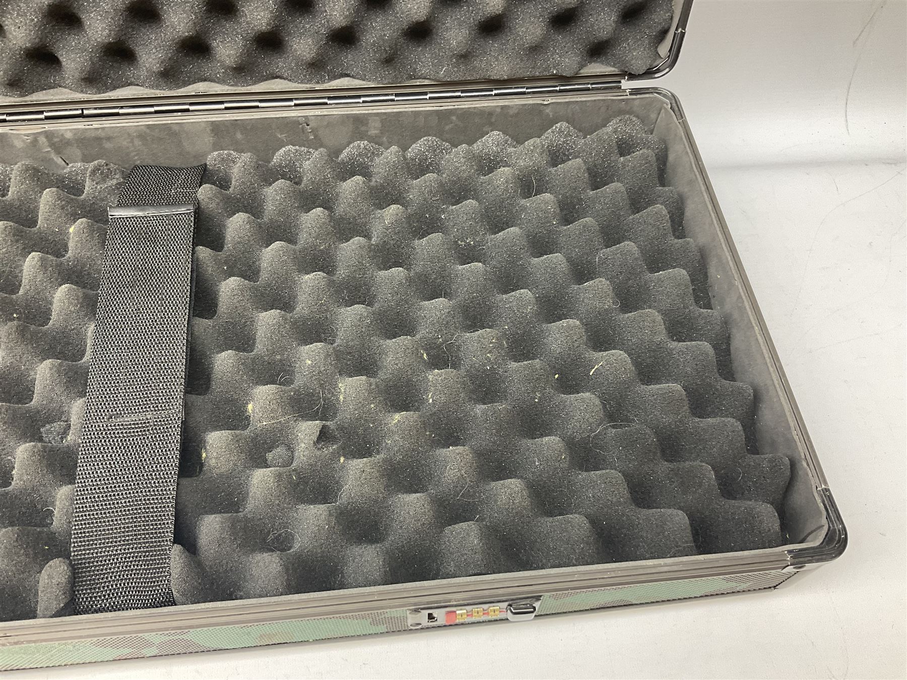 Clarke flight case for guns with camouflage finish - Image 6 of 21