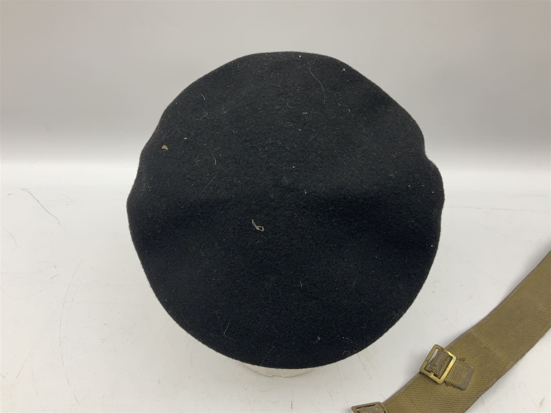 WW2 British black felt beret with Pioneer Corps cap badge - Image 6 of 18