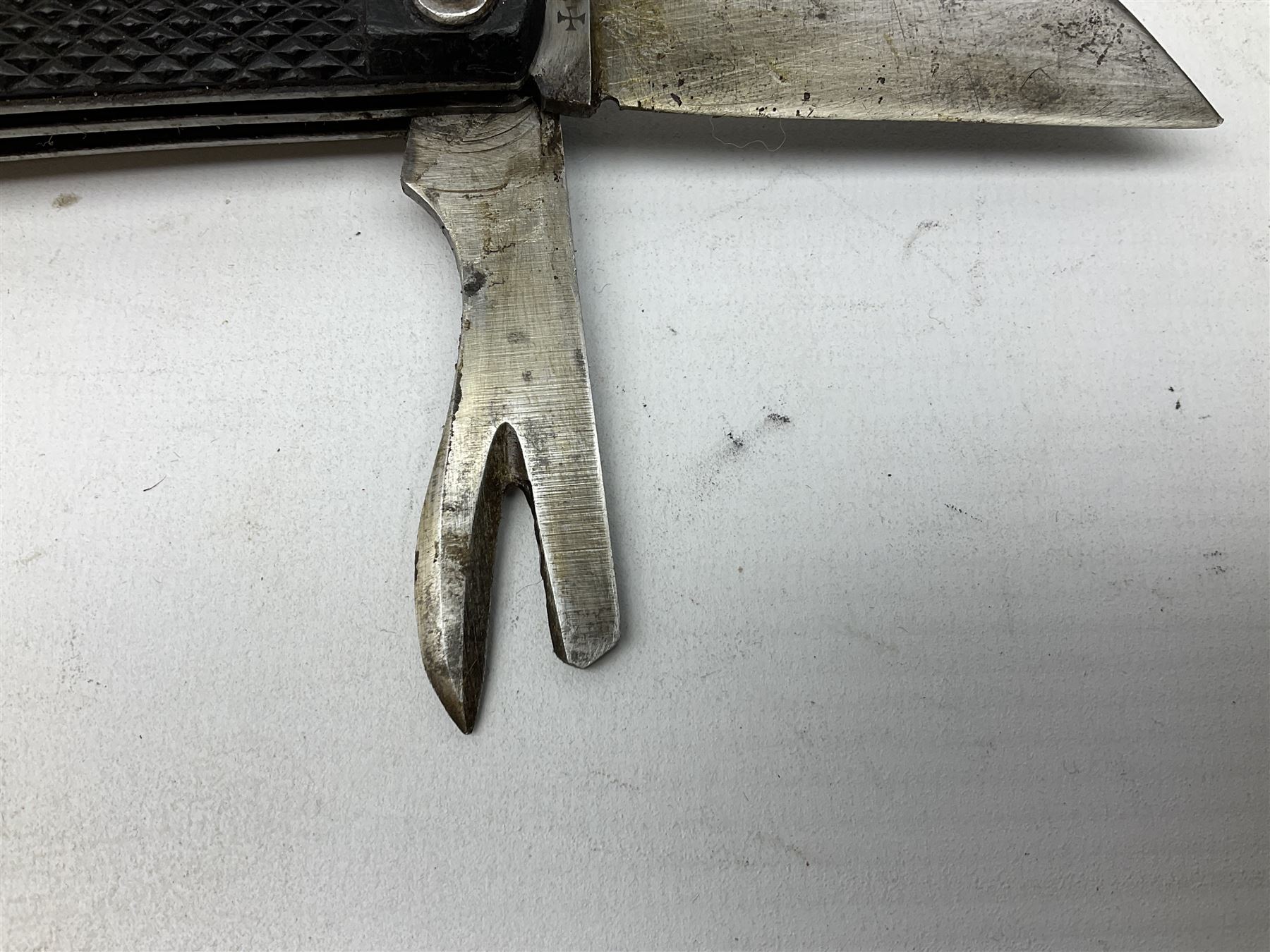 WW2 British army folding jack/clasp knife with blade and can opener marked with broad arrow and date - Image 10 of 21