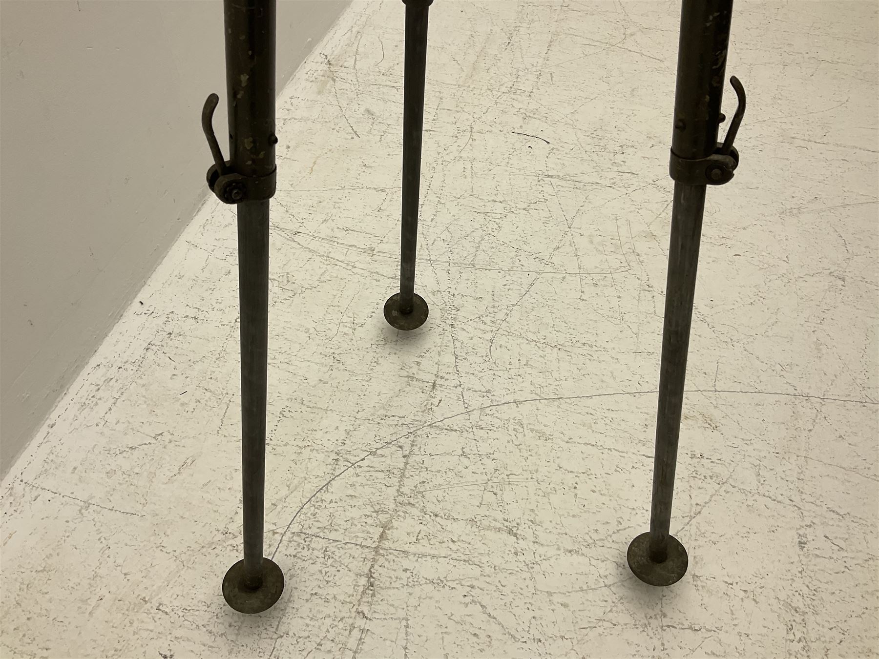 German machine gun stand of adjustable tripod form - Image 8 of 14