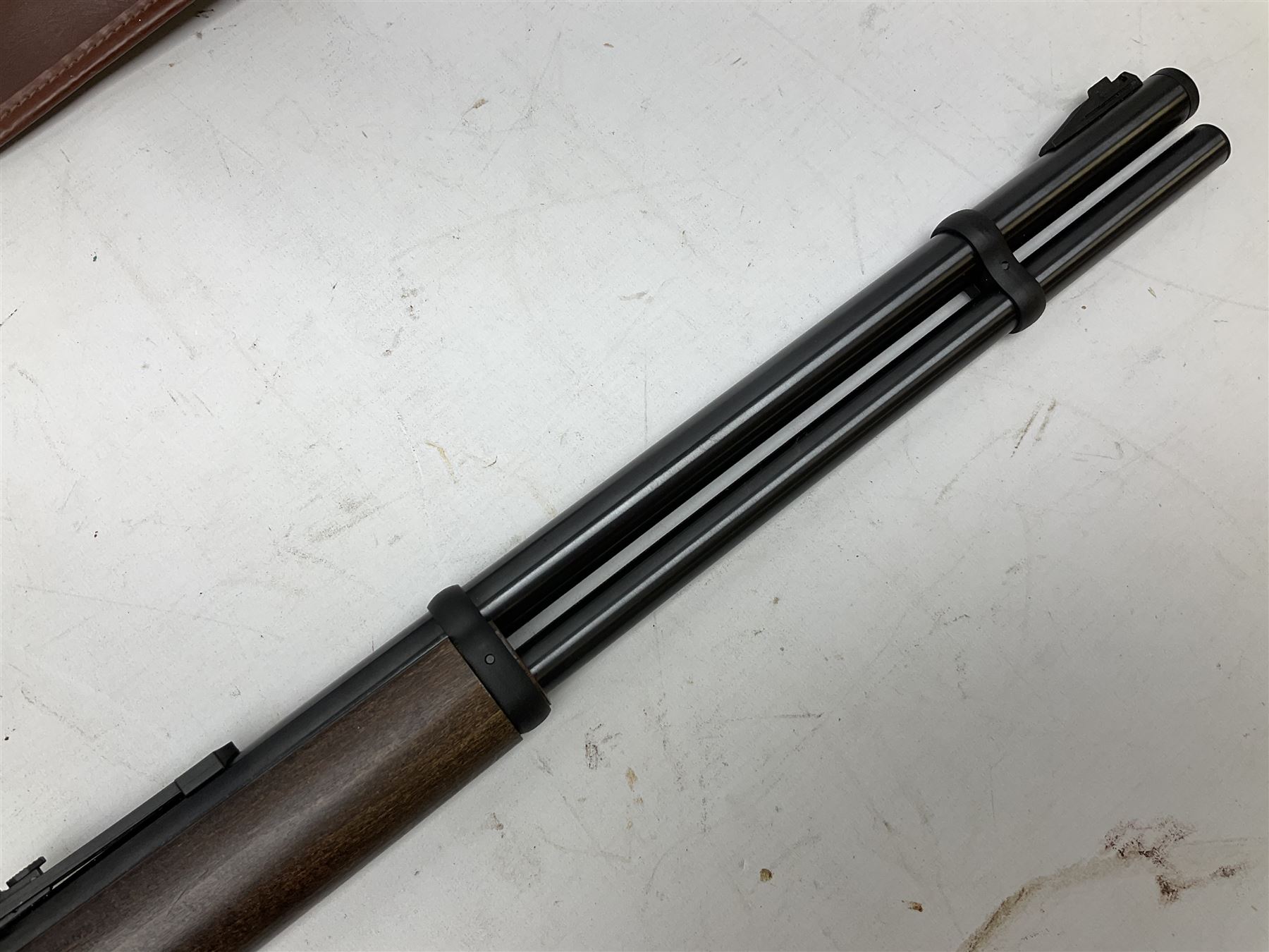 Walther Winchester '94 style .177 lever action CO2 air rifle together with two CO2 gas cylinders and - Image 7 of 16