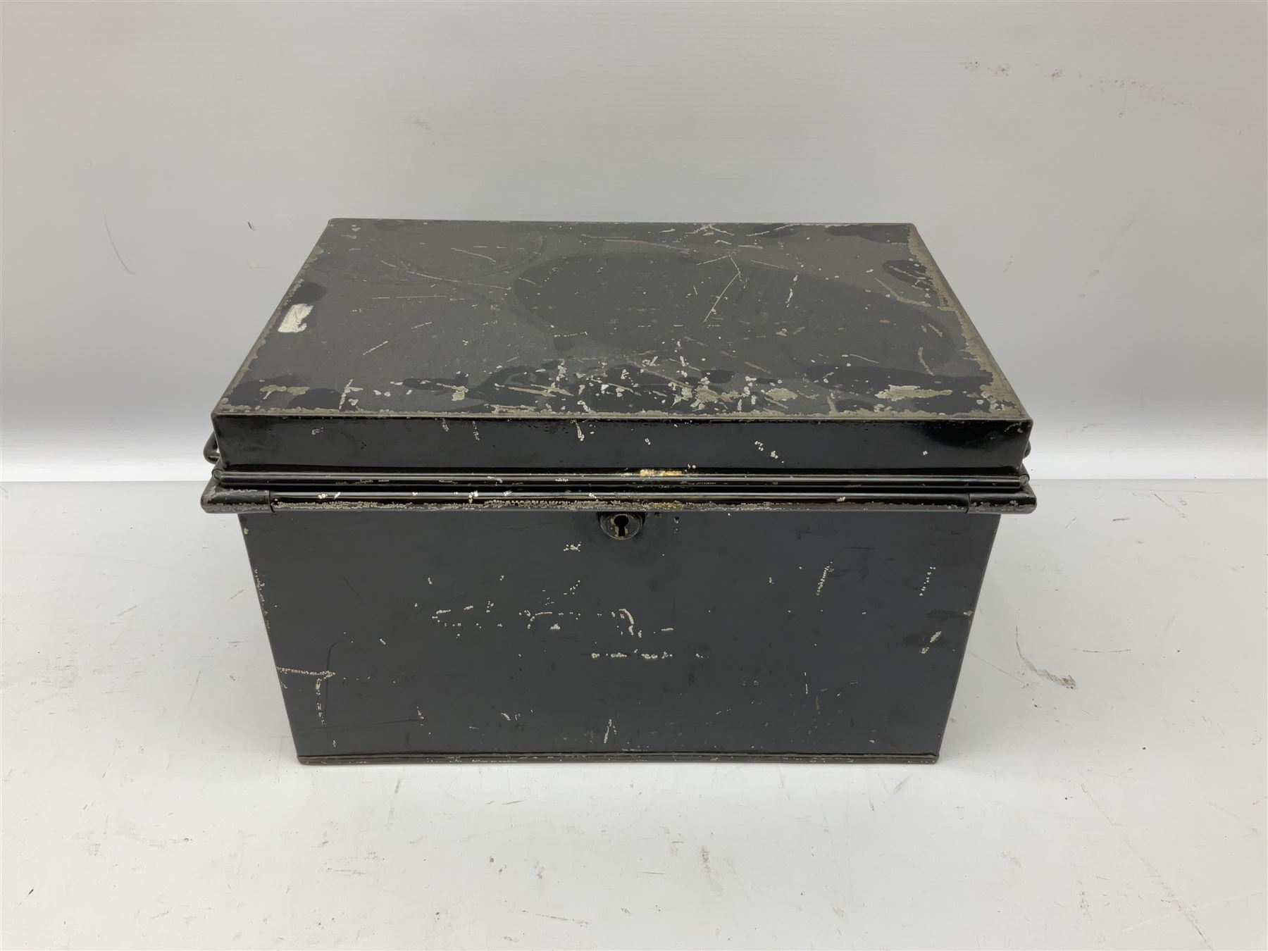 Tin deed box containing quantity of various gauge cartridge re-loading materials including brass cas - Image 12 of 12