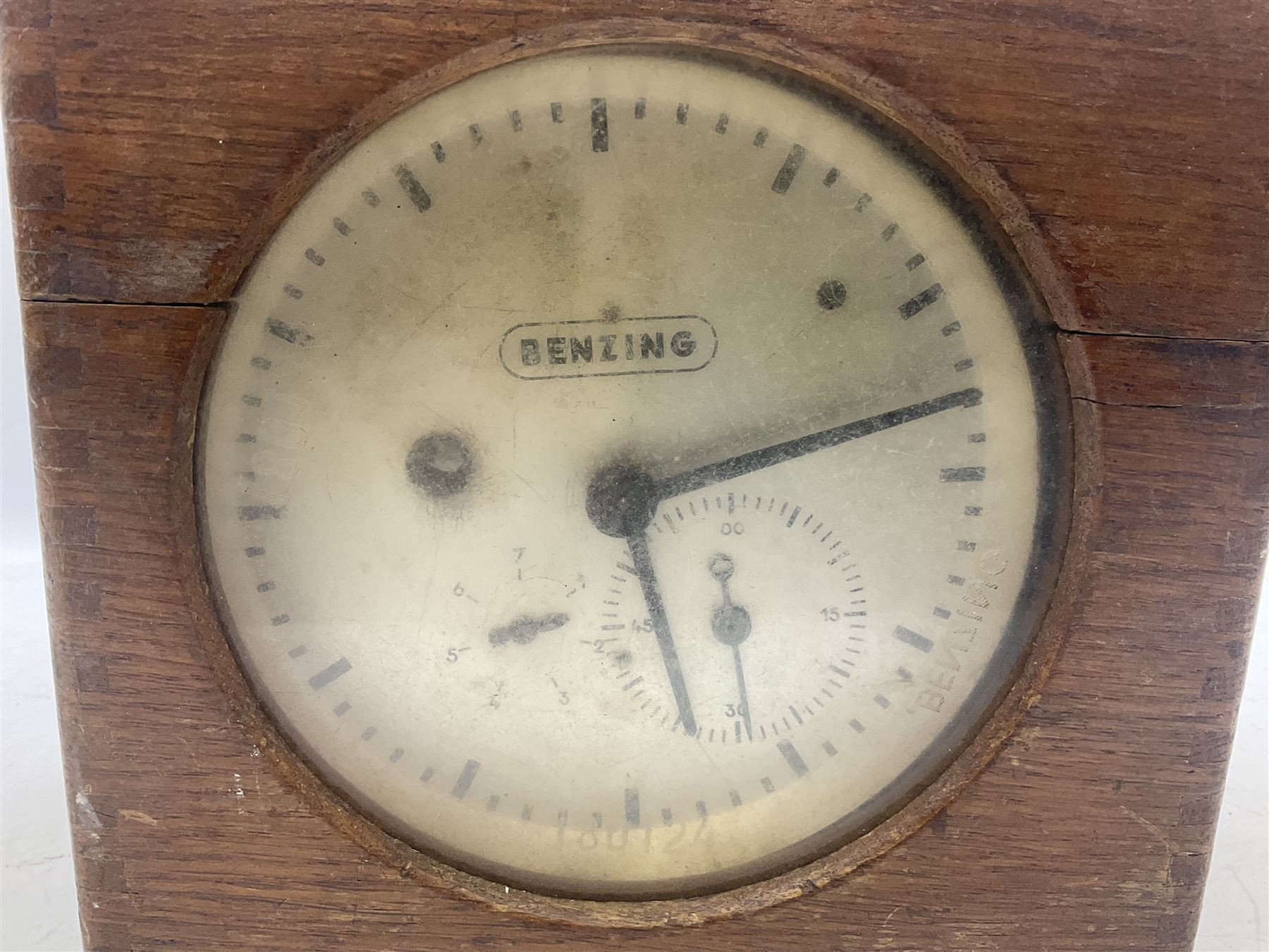 A 20th century Benzing Racing Pidgeon timing clock. - Image 6 of 6