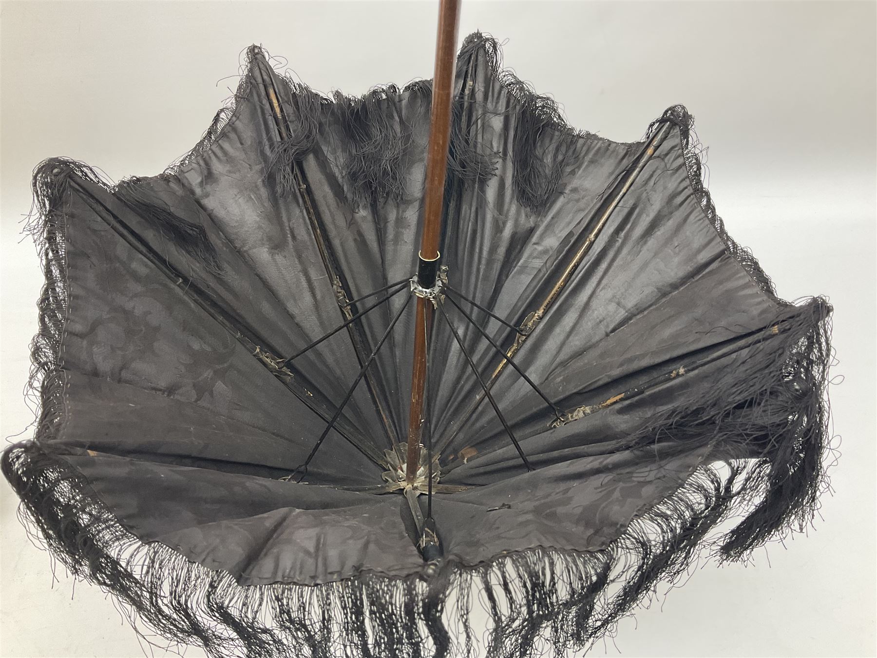 Victorian silk mourning parasol with a collapsible wooden handle - Image 6 of 19