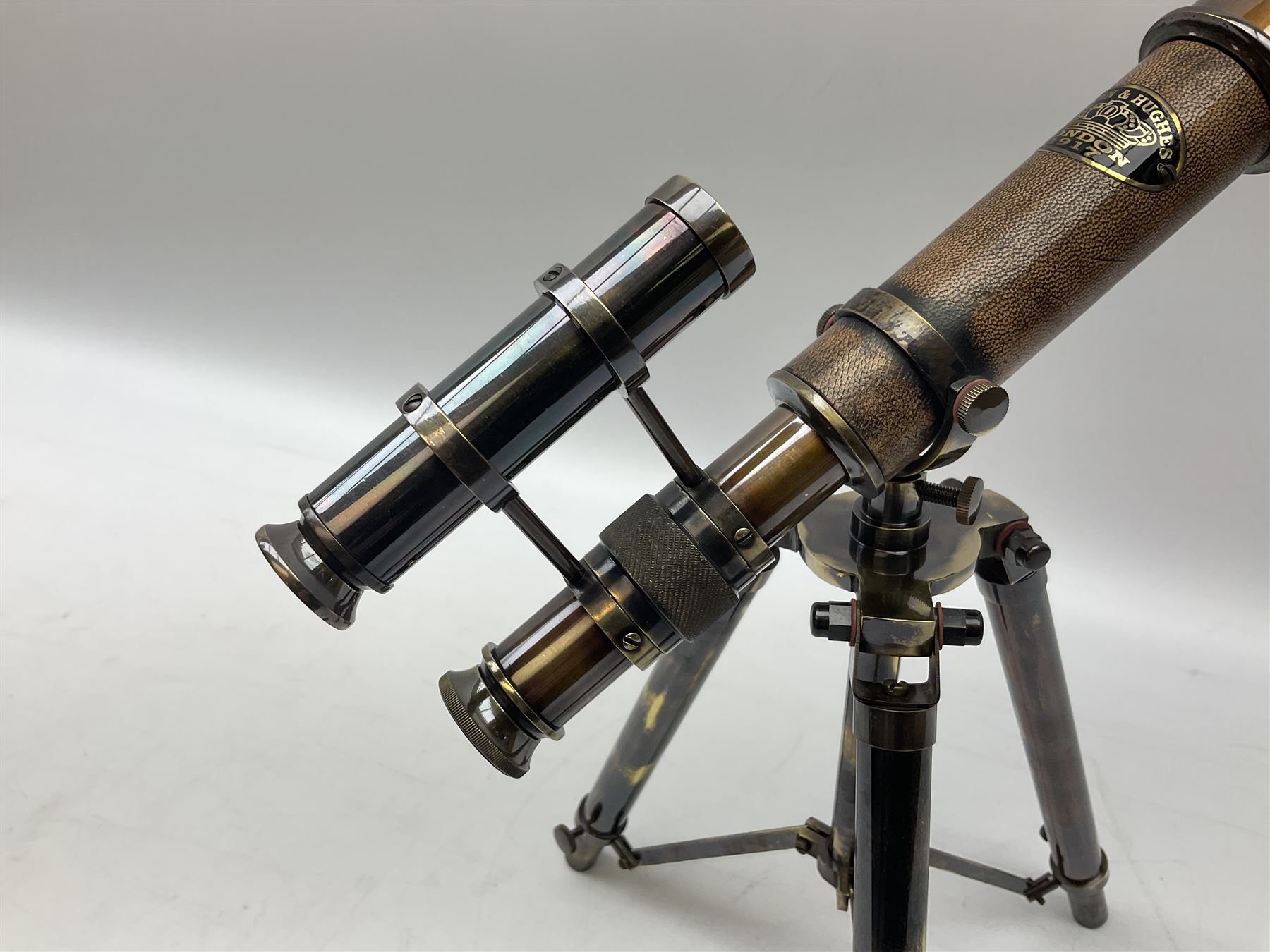 Reproduction brasses telescope on tripod stand with plaque detailed 'Kelvin & Hughes London 1917' - Image 3 of 8