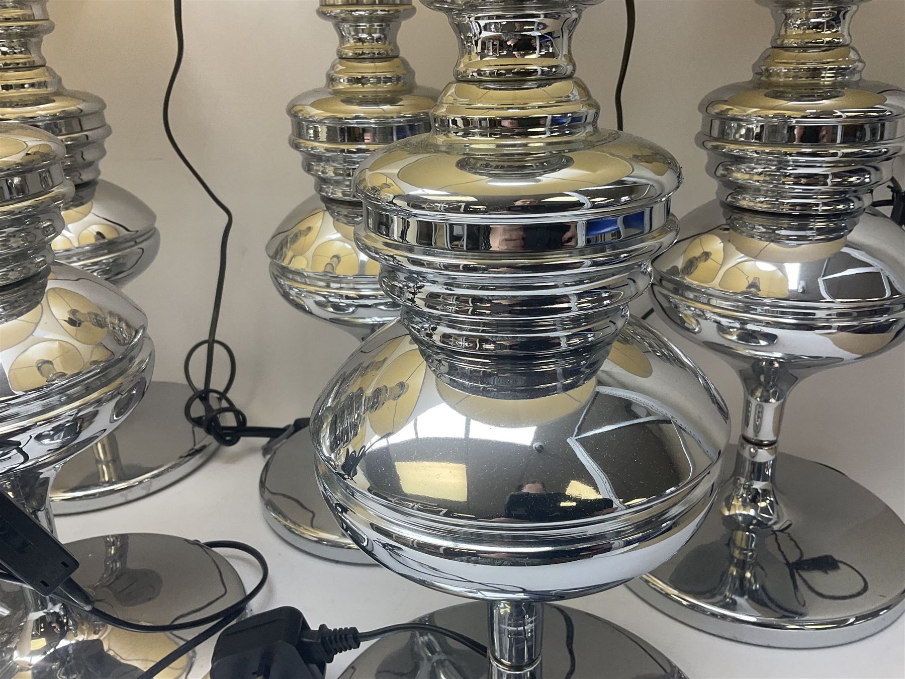 fourteen chrome table lamps with cream fabric shades - Image 3 of 8