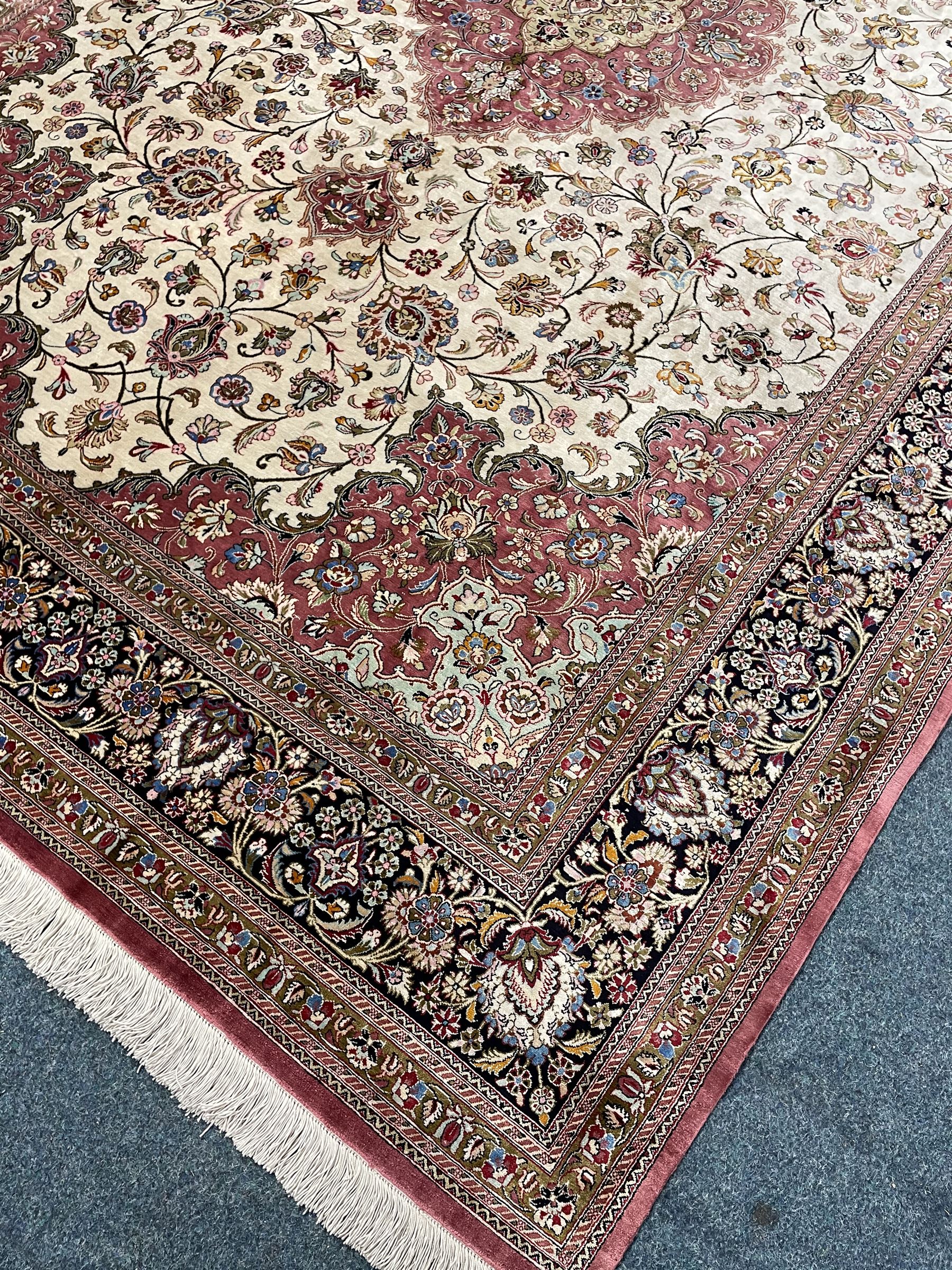 Finely knotted Persian Qom silk rug - Bild 2 aus 13