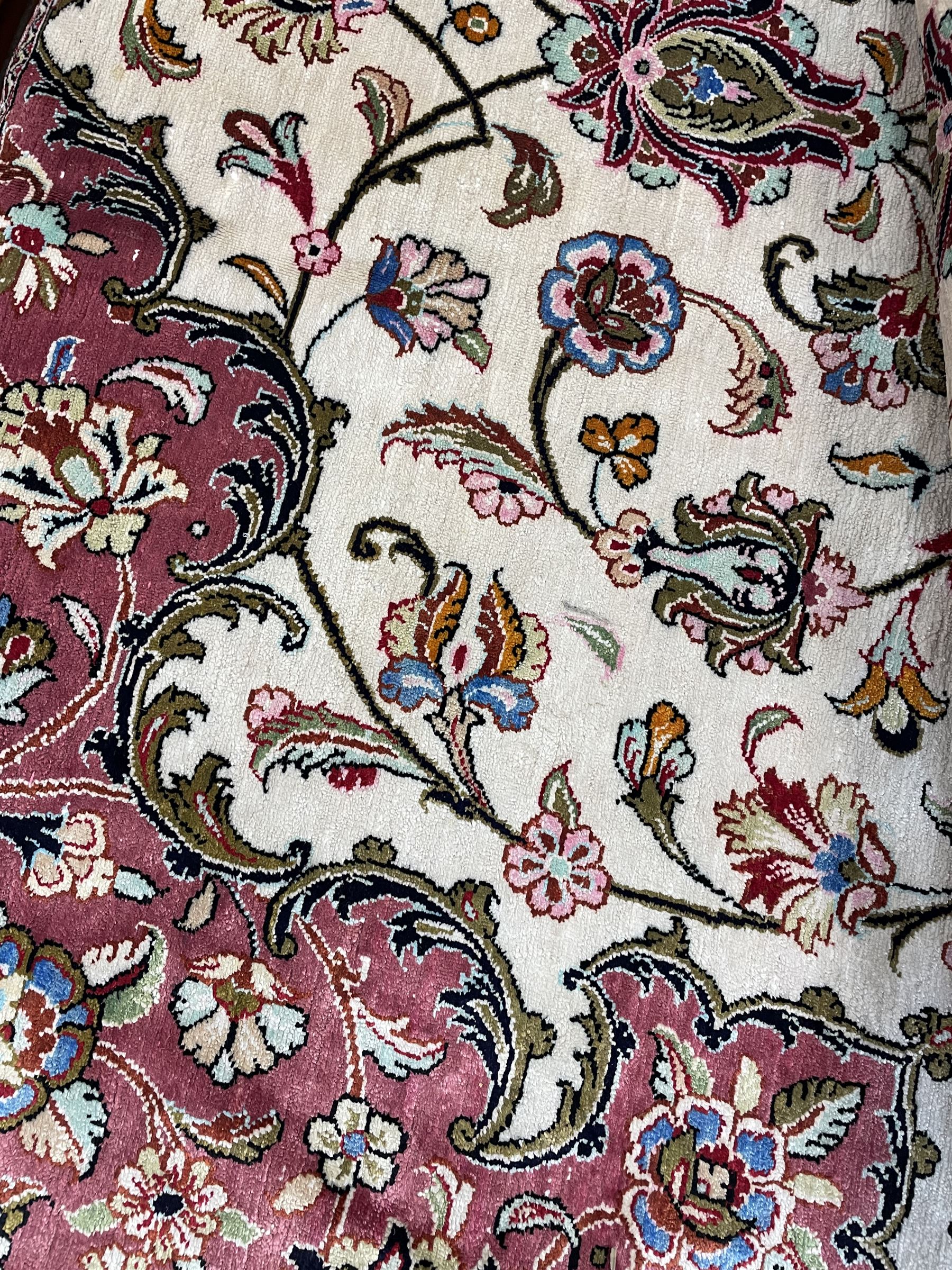Finely knotted Persian Qom silk rug - Bild 10 aus 13