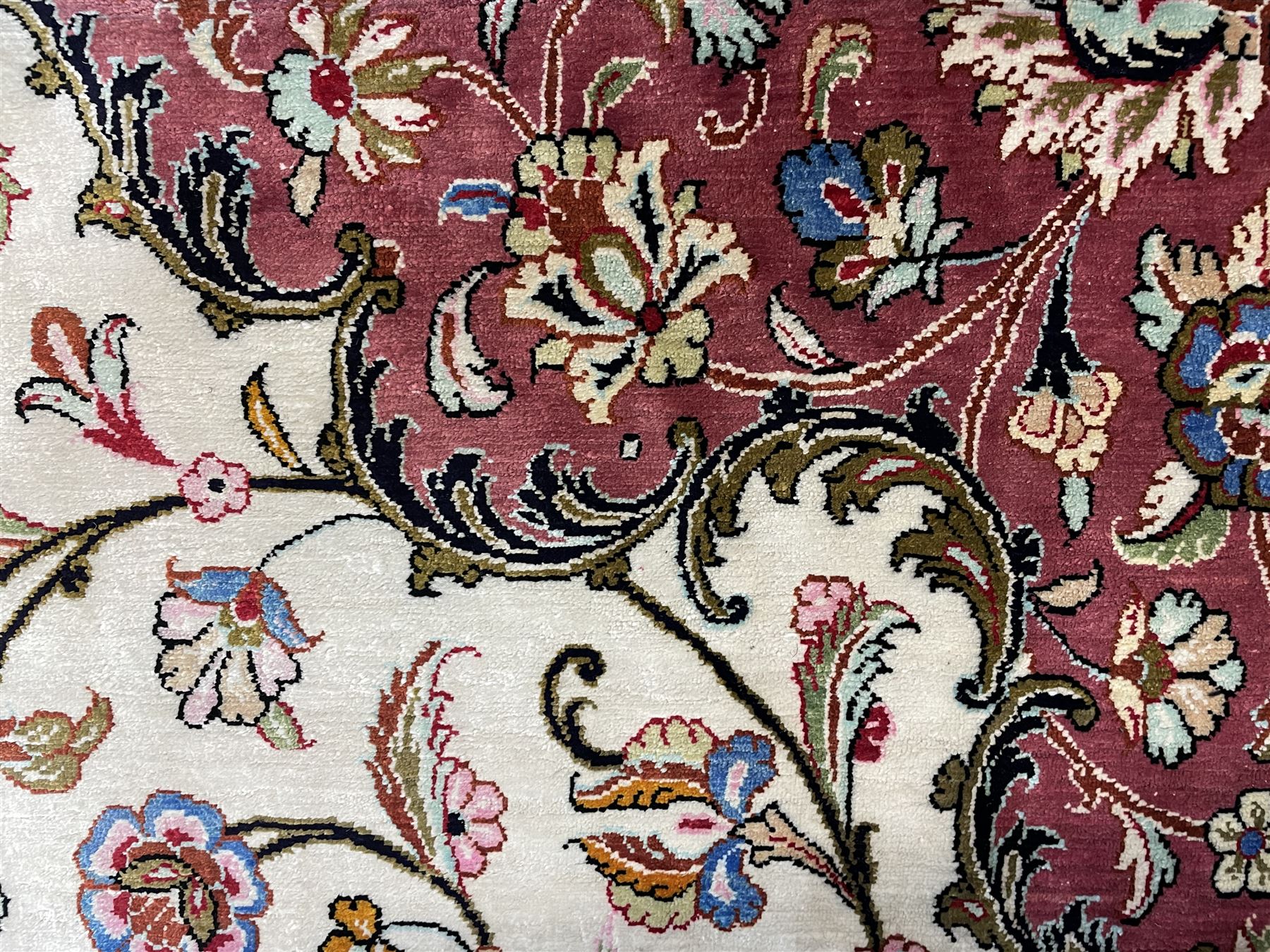 Finely knotted Persian Qom silk rug - Bild 13 aus 13