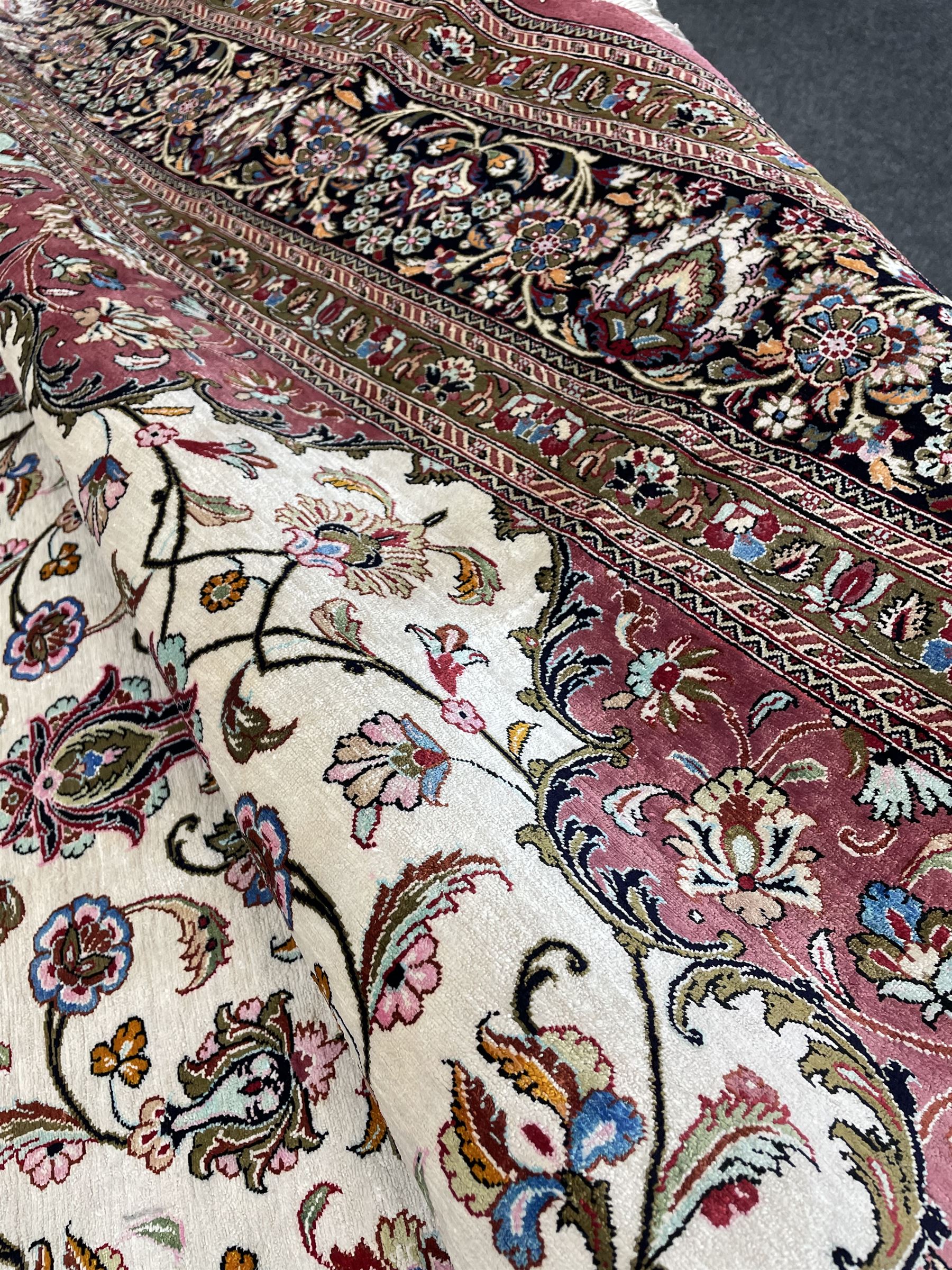 Finely knotted Persian Qom silk rug - Bild 11 aus 13