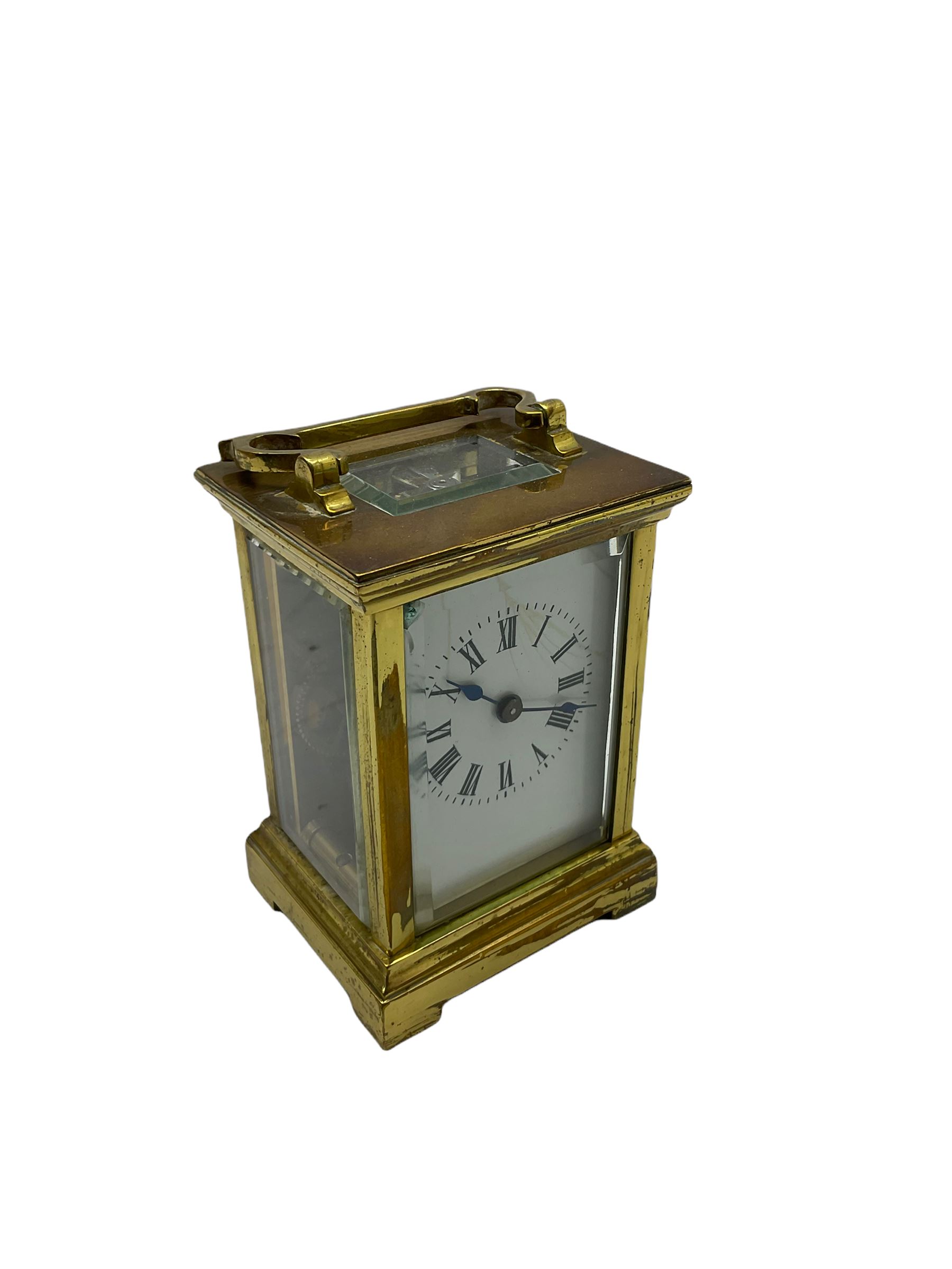 A compact late 19th century French carriage clock with a lever platform escapement - Bild 2 aus 3