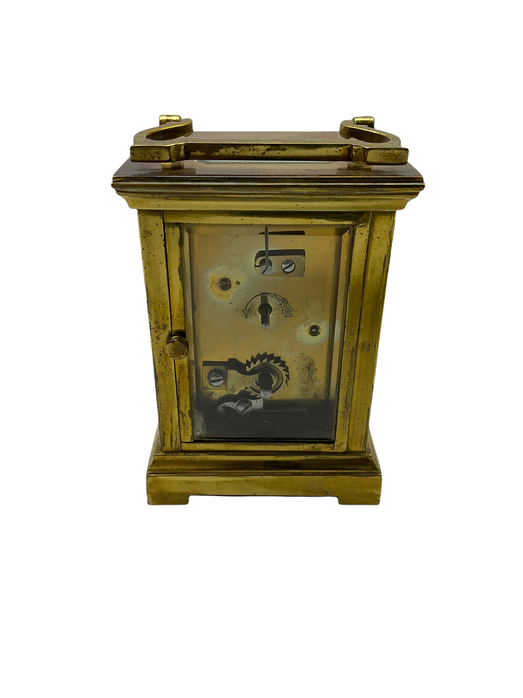 A compact late 19th century French carriage clock with a lever platform escapement - Bild 3 aus 3