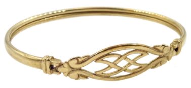 9ct gold bangle with an openwork clasp