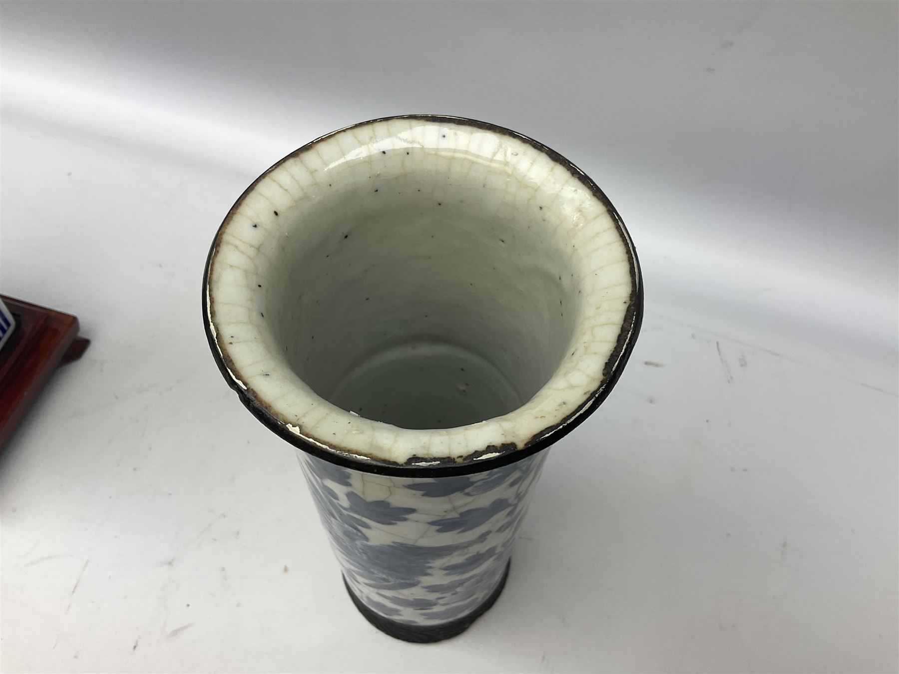 Japanese blue and white crackle glaze cylindrical vase - Image 5 of 8