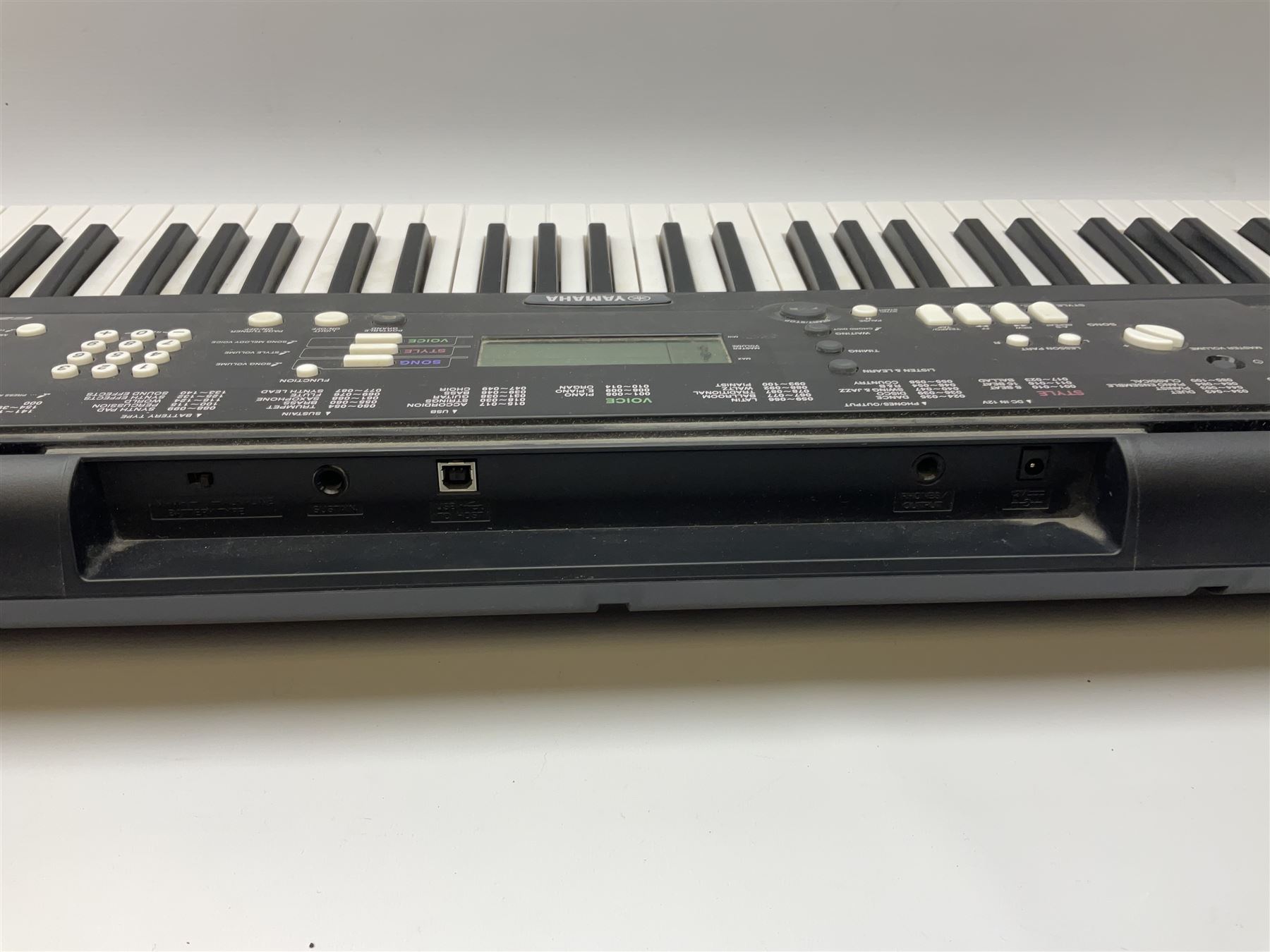 Yamaha EZ-220 electric keyboard - Image 9 of 13