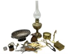 Early 20th century brass oil lamp