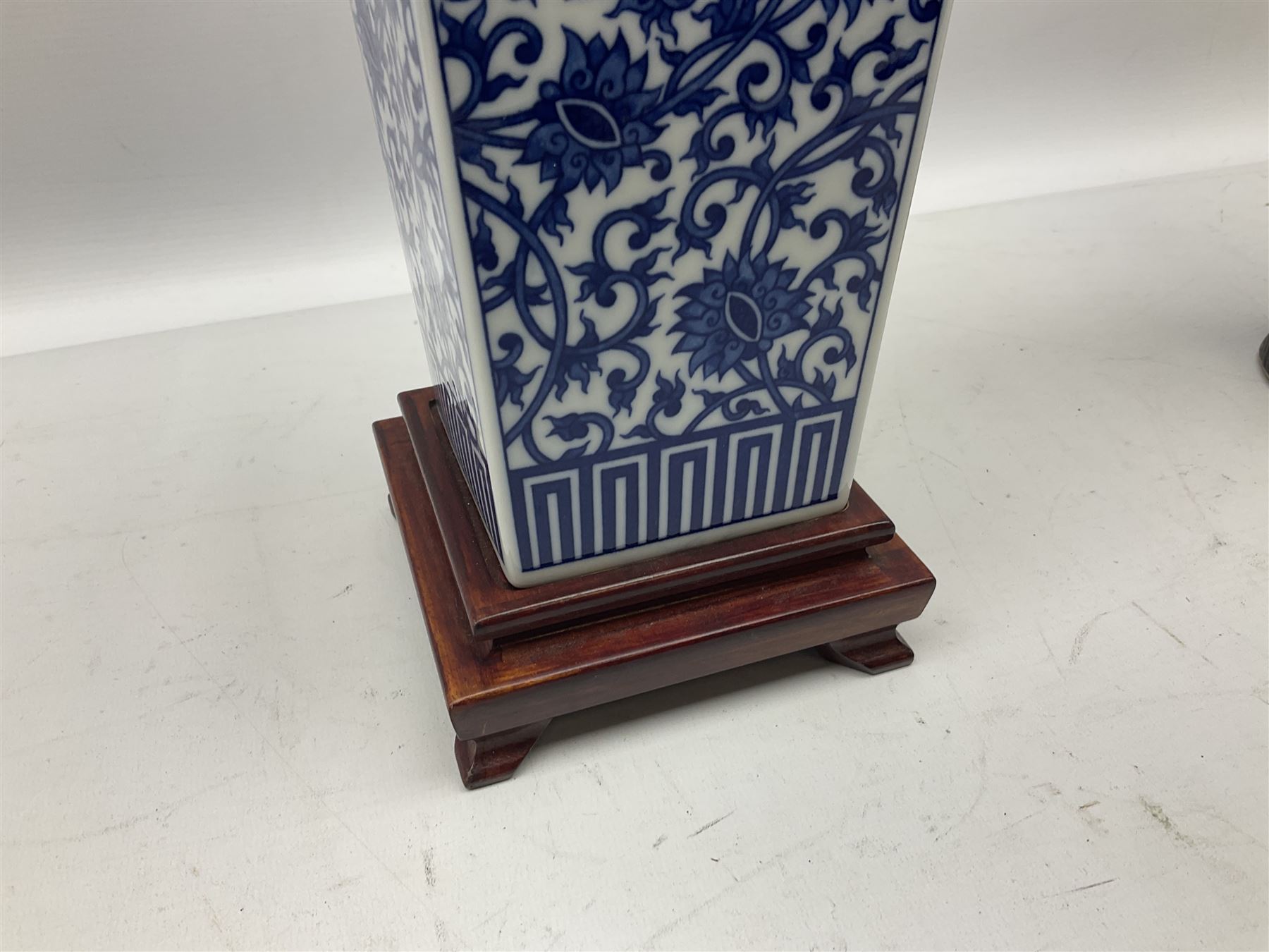 Japanese blue and white crackle glaze cylindrical vase - Image 4 of 8