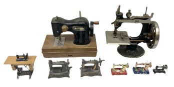 Singer mini sewing machine