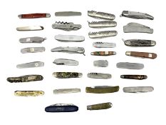 Thirty-one pocket knives including George Ibberson of Sheffield single blade locking knife with bras