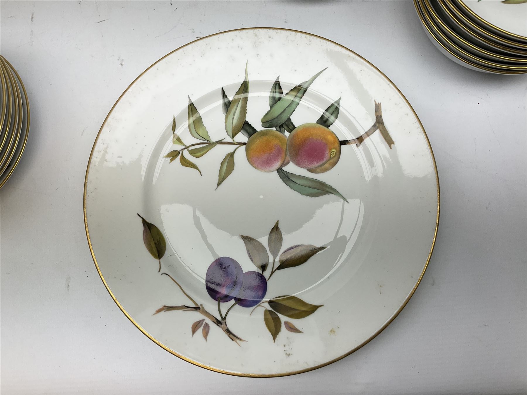 Royal Worcester 'Evesham' pattern tea and dinnerwares - Image 22 of 23